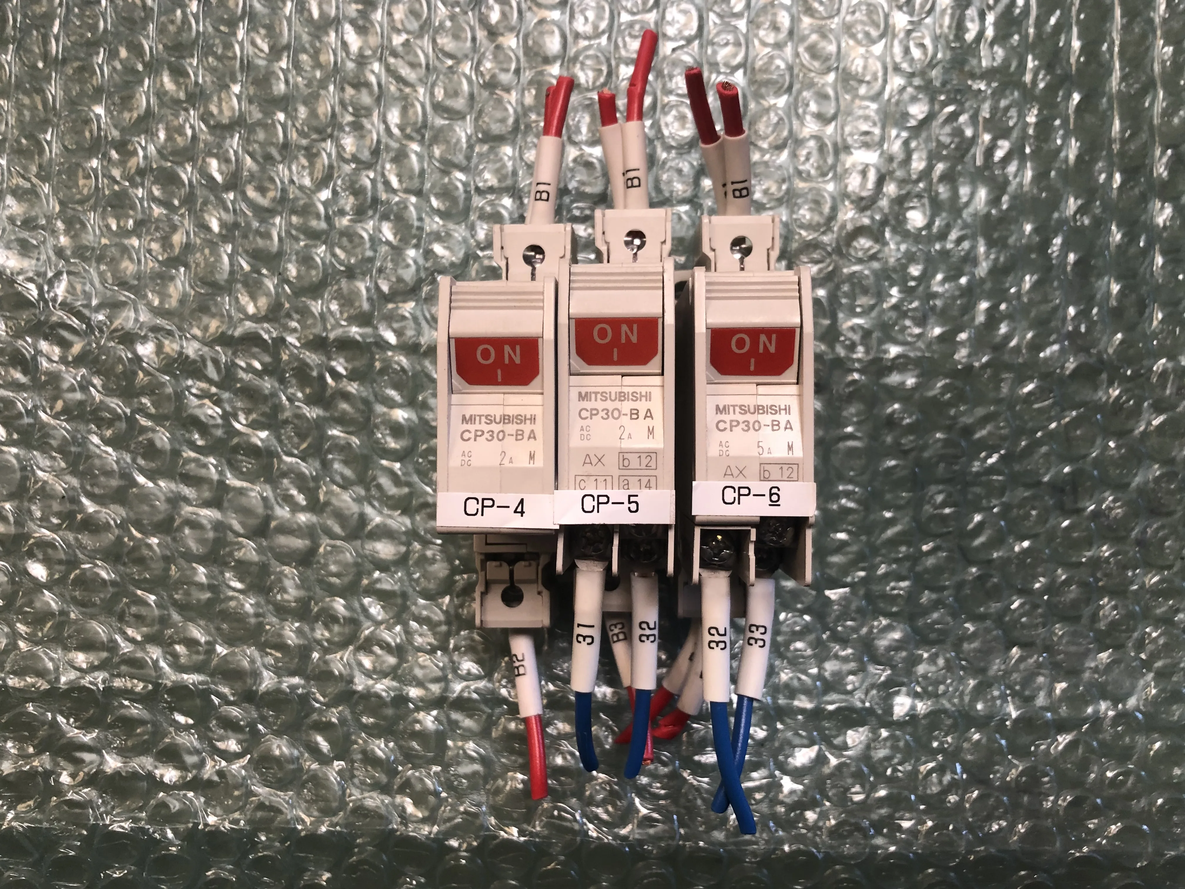 三菱マテリアル サーキットプロテクタ CP30-BA(3個) / MITSUBISHI MATERIALS Circuit Protector CP30-BA(3個) TJ230381