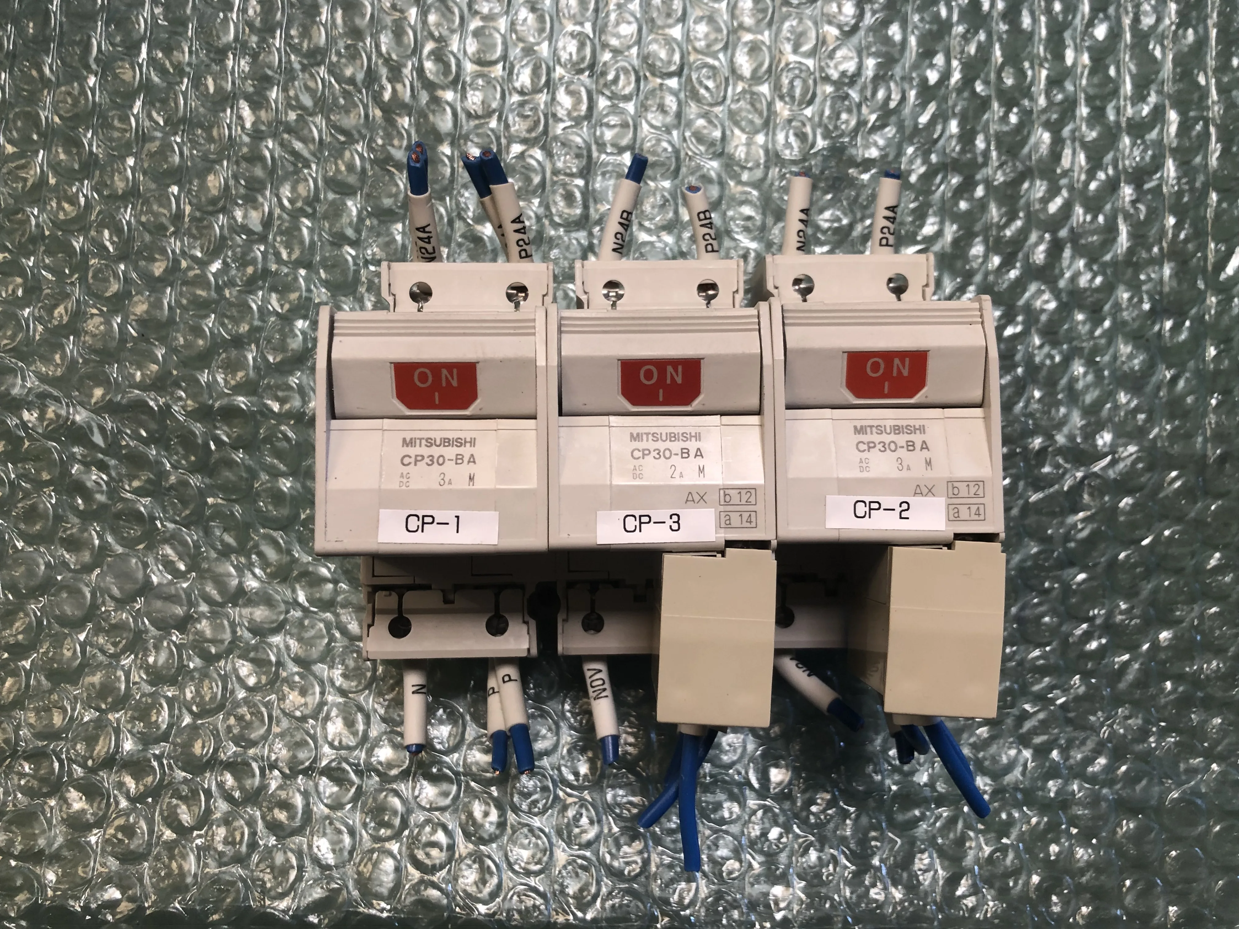 三菱マテリアル サーキットプロテクタ CP30-BA(3個) / MITSUBISHI MATERIALS Circuit Protector CP30-BA(3個) TJ230384