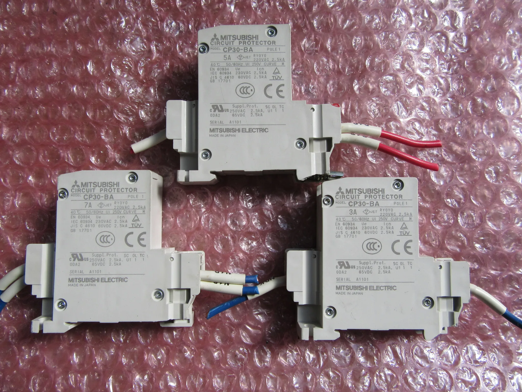 三菱マテリアル サーキットプロテクタ3個 CP30-BA(3A,5A,7A) / MITSUBISHI MATERIALS Circuit Protector 3pcs CP30-BA(3A,5A,7A) TJ230391