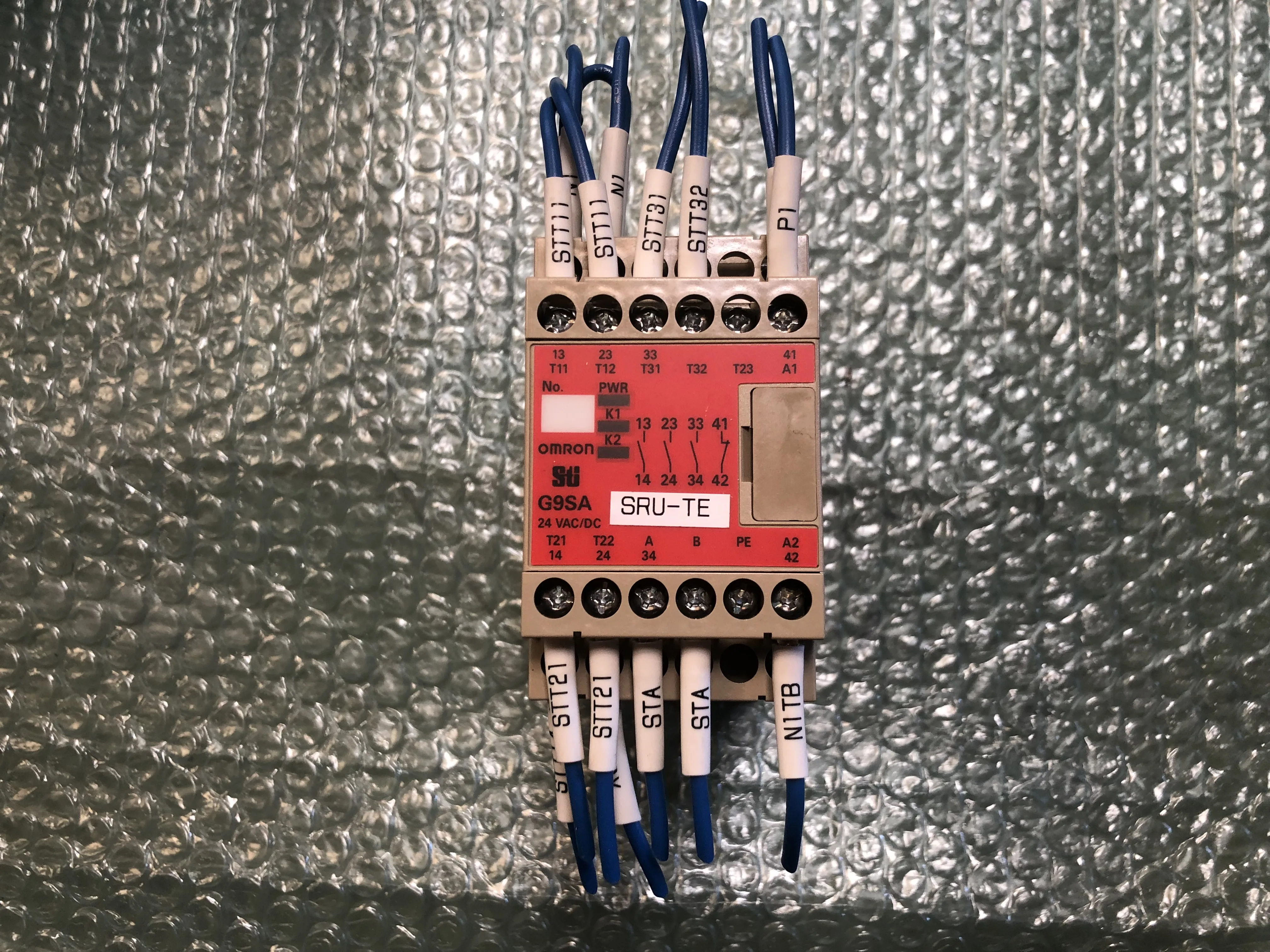 オムロン セーフティリレーソケット G9SA-301 / OMRON Safety Relay Socket G9SA-301 TJ230433