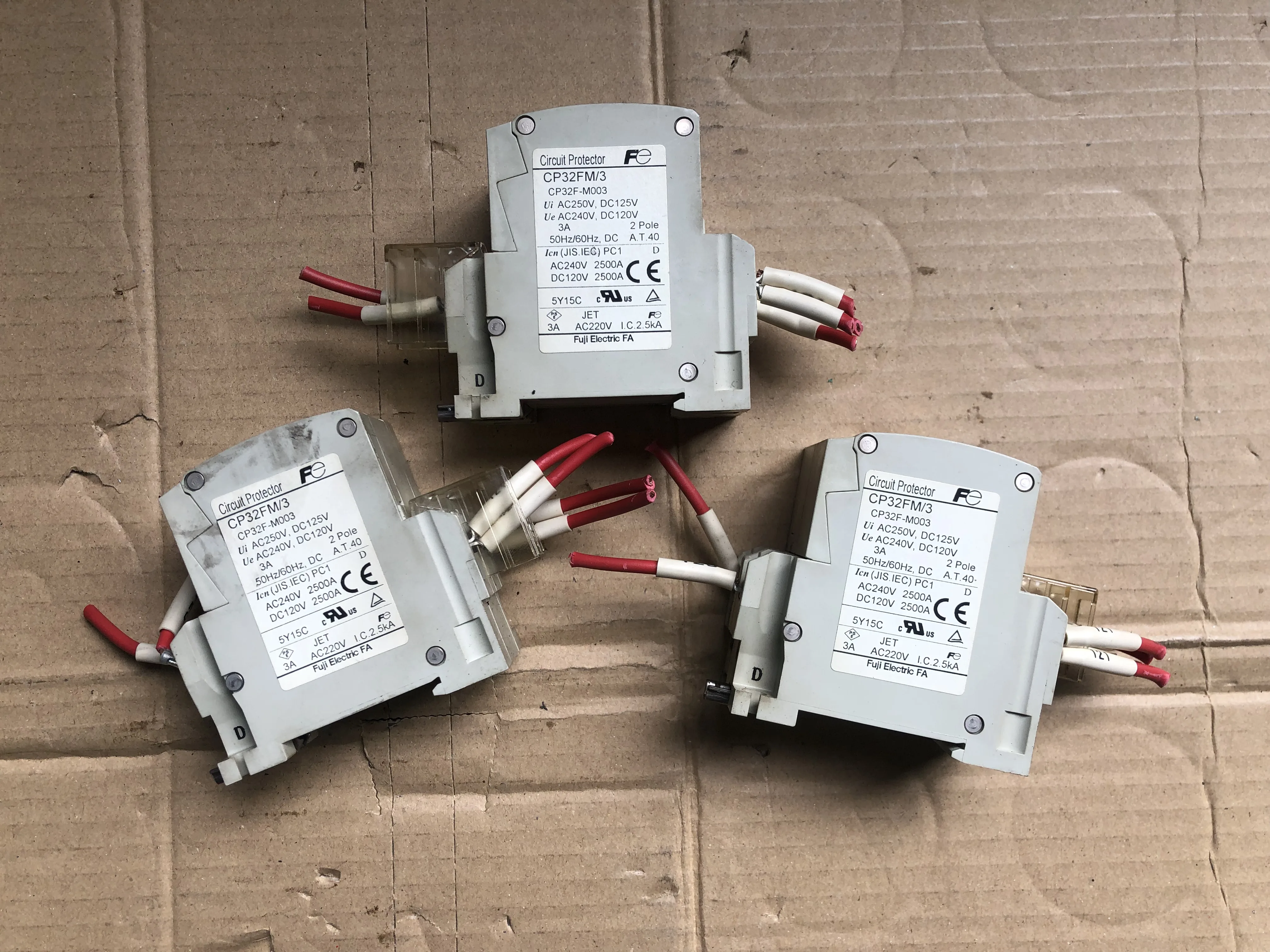富士電機/富士電機製造 サーキットプロテクタ CP32F-M003（1セット3個） / FUJI ELECTRIC (FE) Circuit Protector 3pcs CP32F-M003（1セット3個） TJ230492