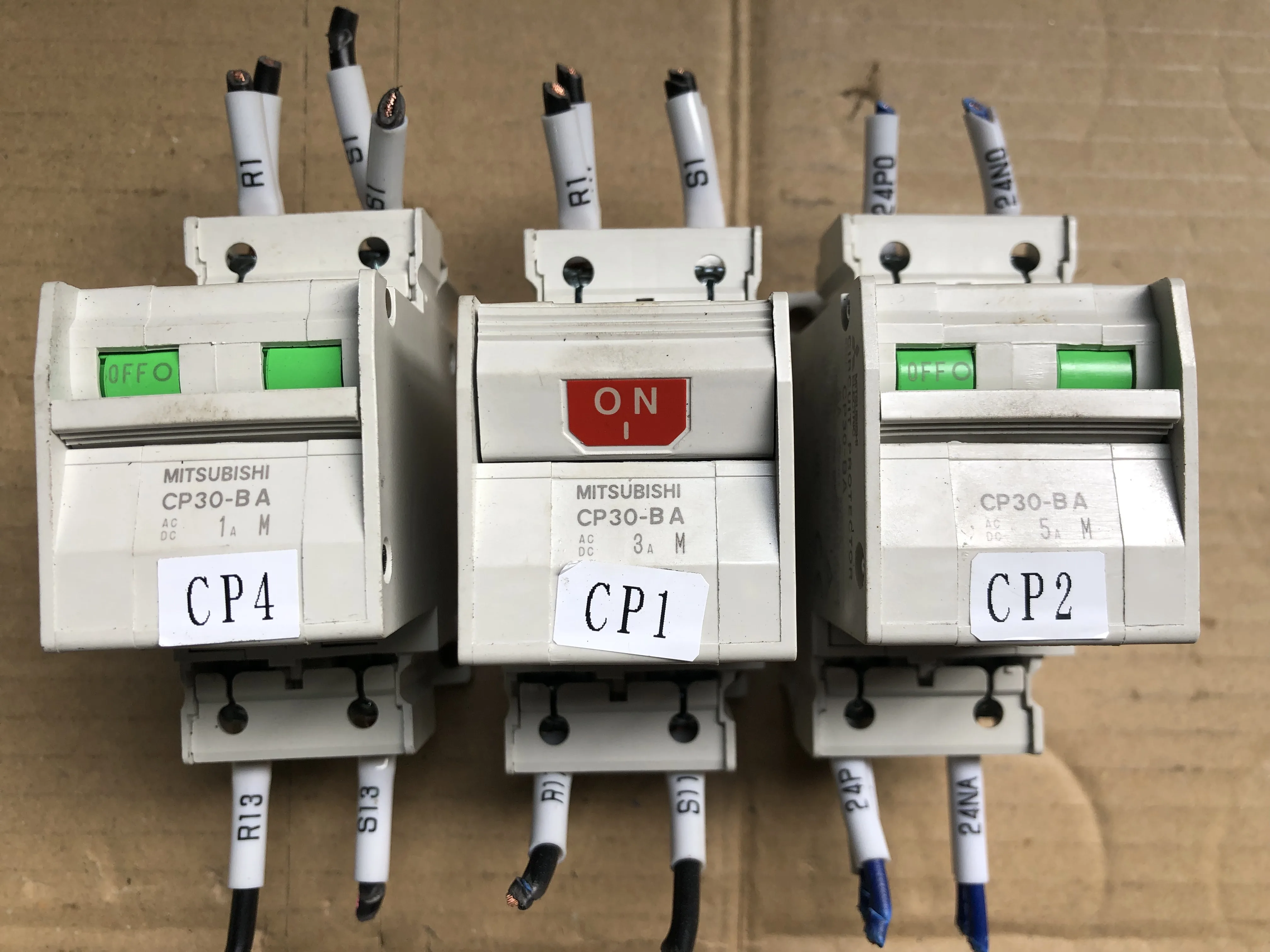 三菱マテリアル サーキットプロテクタ CP30-BA（1セット3個） / MITSUBISHI MATERIALS Circuit Protector CP30-BA（1セット3個） TJ230527