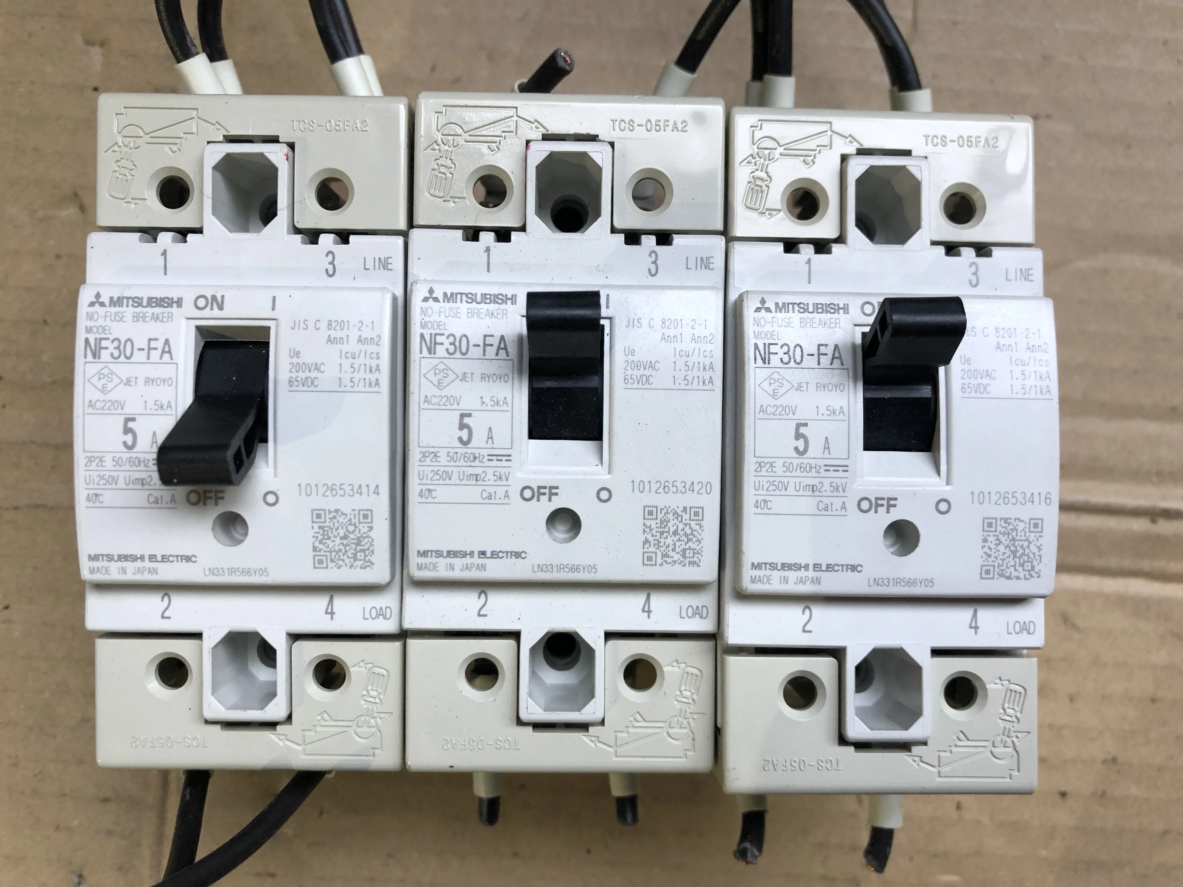 三菱マテリアル 遮断器 NF30-FA(5A) :1セット3個 / MITSUBISHI MATERIALS Circuit Breaker NF30-FA(5A) :1セット3個 TJ230533