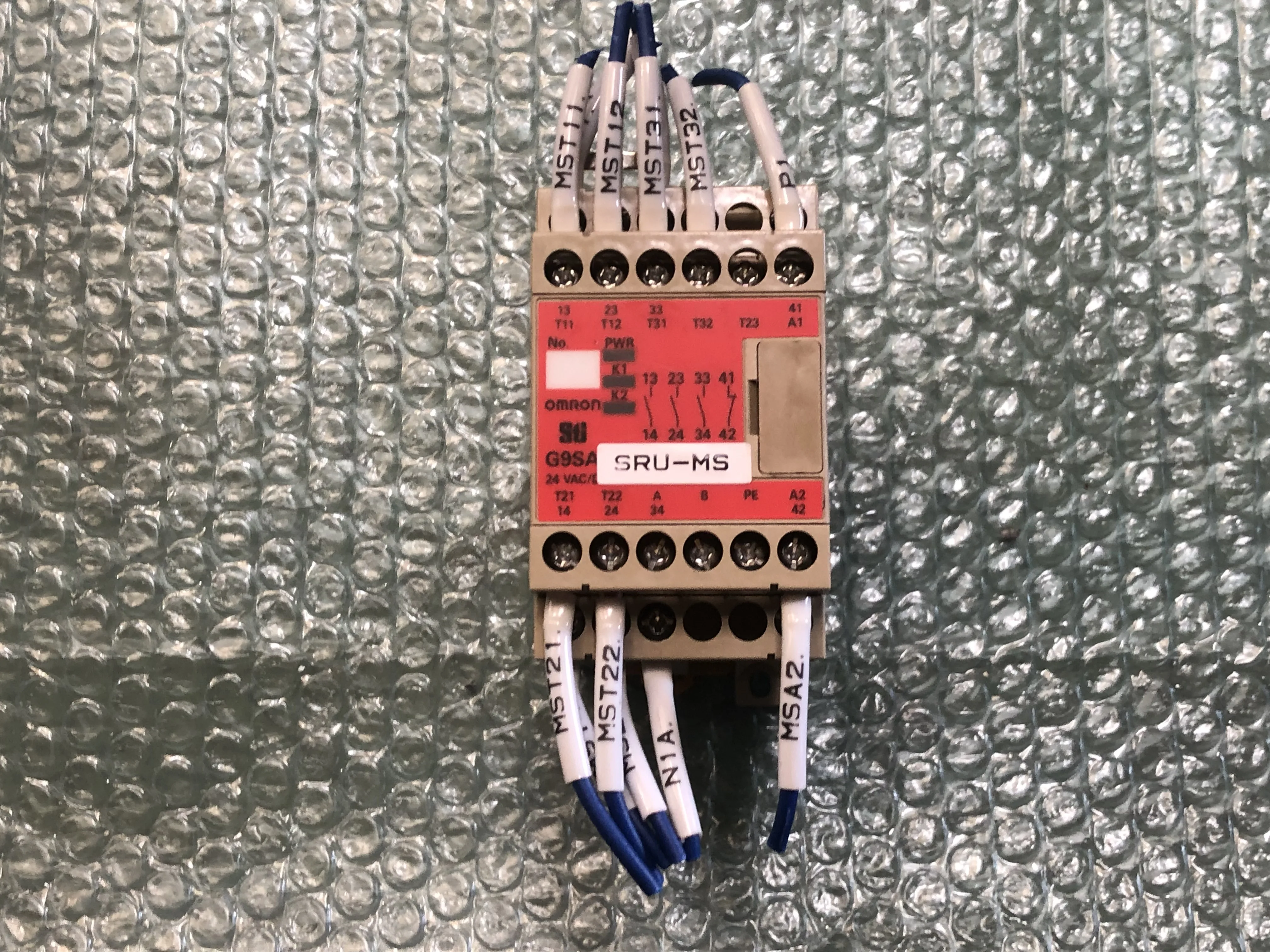 オムロン セーフティリレーソケット G9SA-301 / OMRON Safety Relay Socket G9SA-301 TJ230547