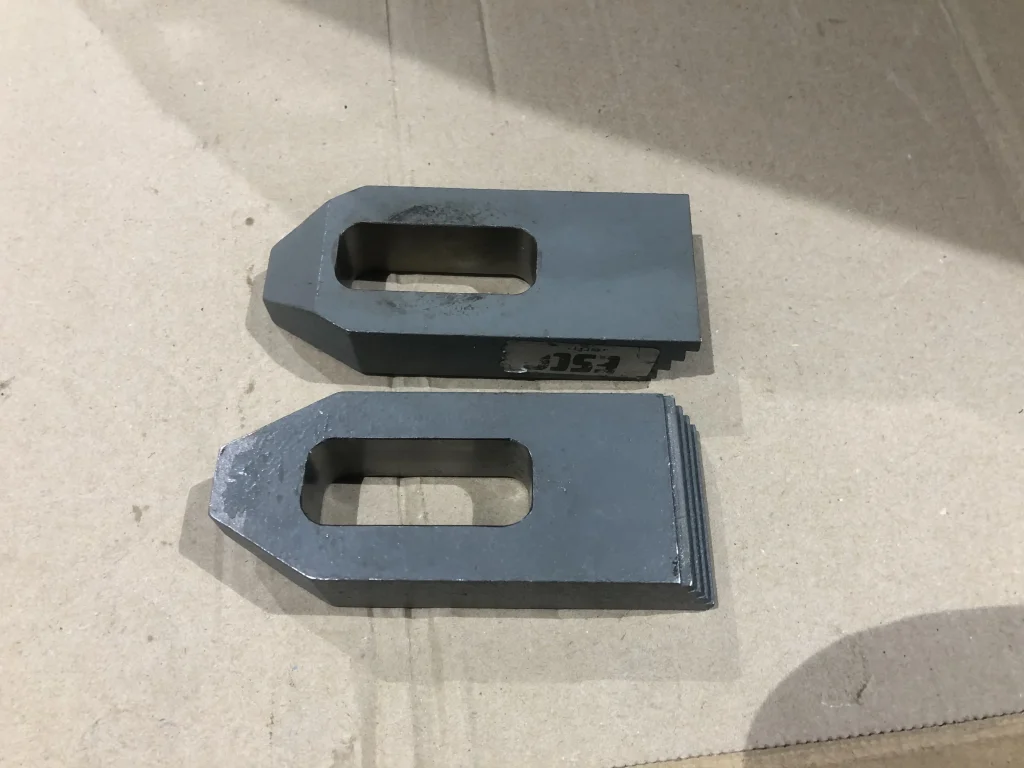 エスコ ステップクランプ2個 L100xW40xH20mm / ESCO Step Block 2pcs L100xW40xH20mm TJ230702