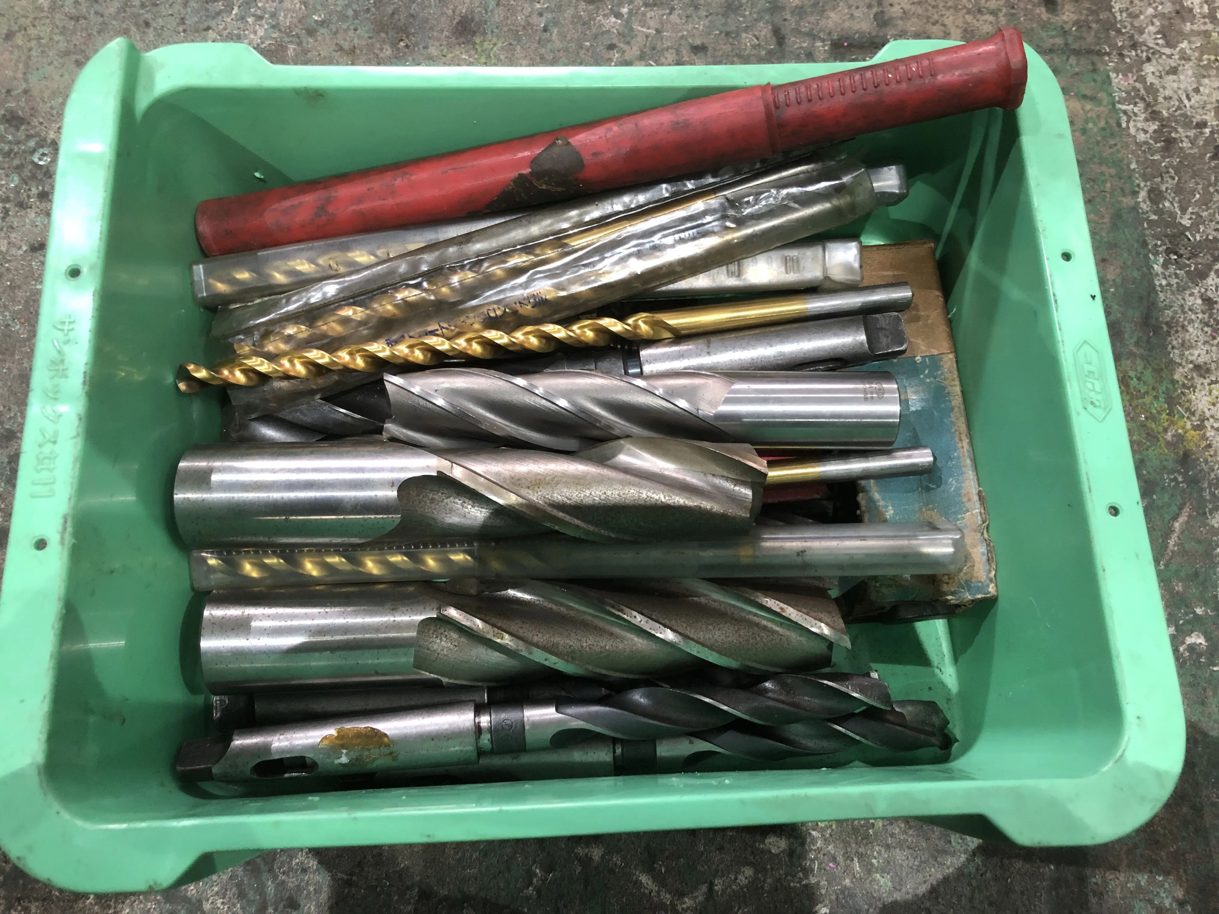 メーカー混在 切削工具1山 様々なメーカーやサイズがあります。 / MIX Cutting Tools Assorted 様々なメーカーやサイズがあります。 TJ230921