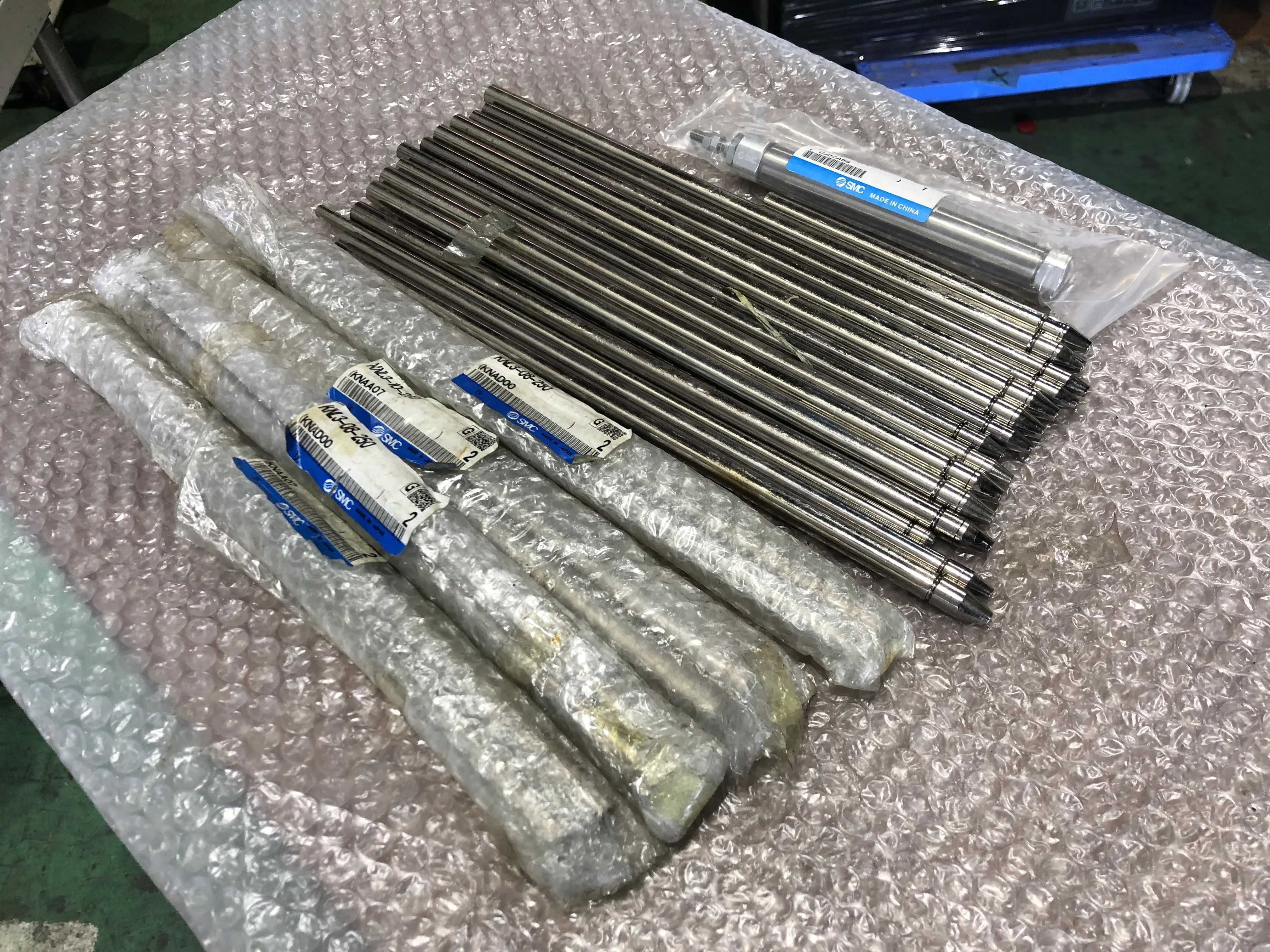 SMC/エスエムシー ブロー用ノズル １山 CJ2B16-100Z/KNL3-10-250（2本）ｘ2セット/KNL3-08-250（2本）ｘ2セット / SMC CORPORATION Air Blow Nozzle 1lot CJ2B16-100Z/KNL3-10-250（2本）ｘ2セット/KNL3-08-250（2本）ｘ2セット TJ231028