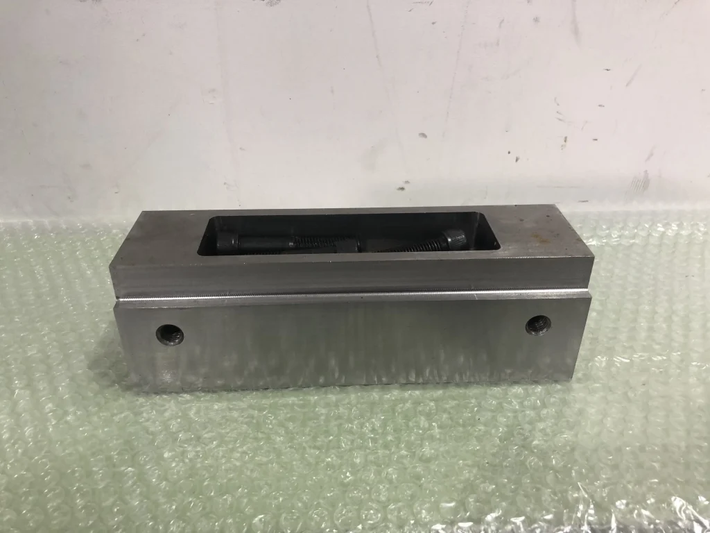 Cクランプ 230x75mm ボルトφ12 / 230x75mm ボルトφ12 TJ240181
