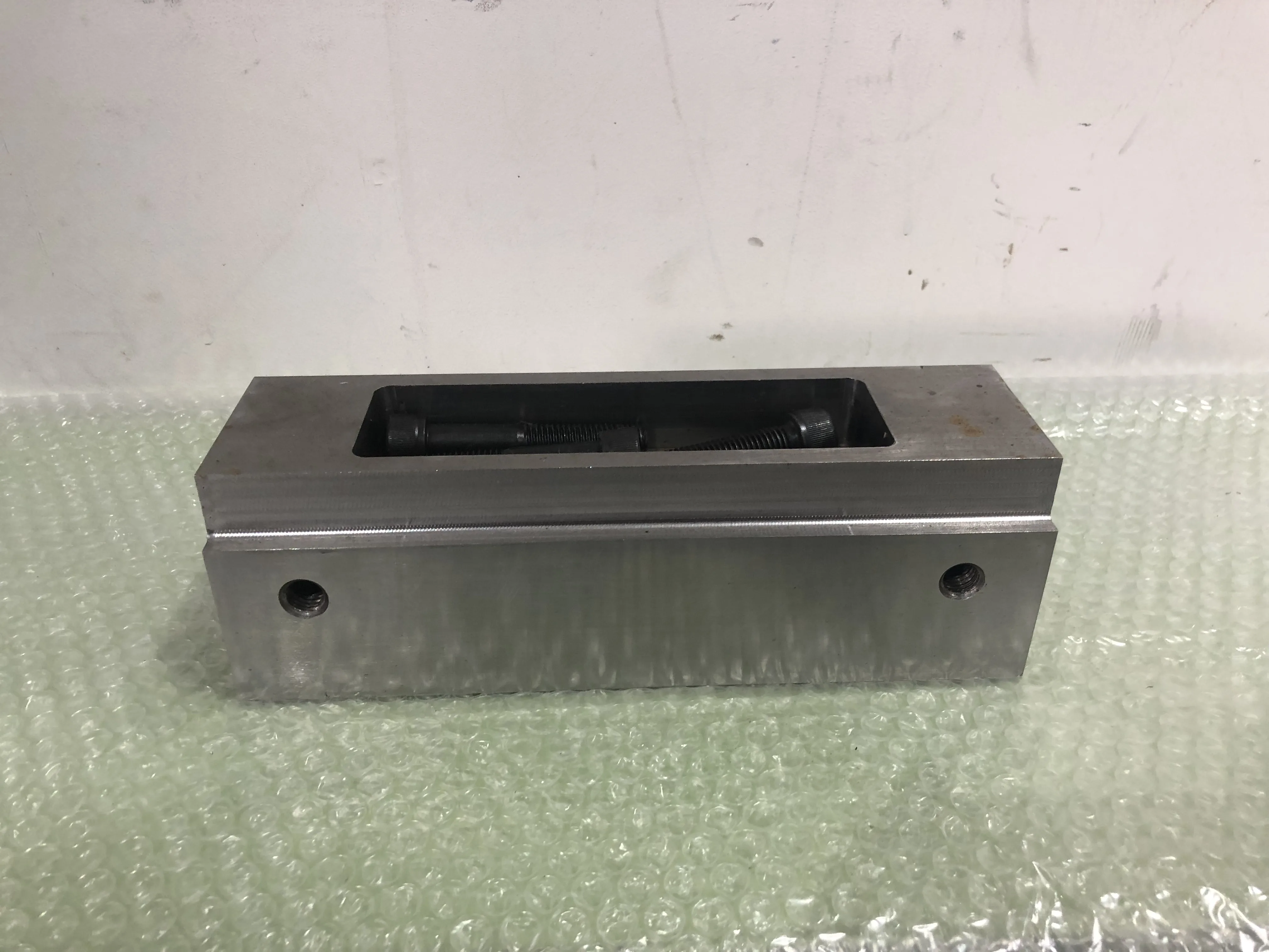 Cクランプ 230x75mm ボルトφ12 / 230x75mm ボルトφ12 TJ240181