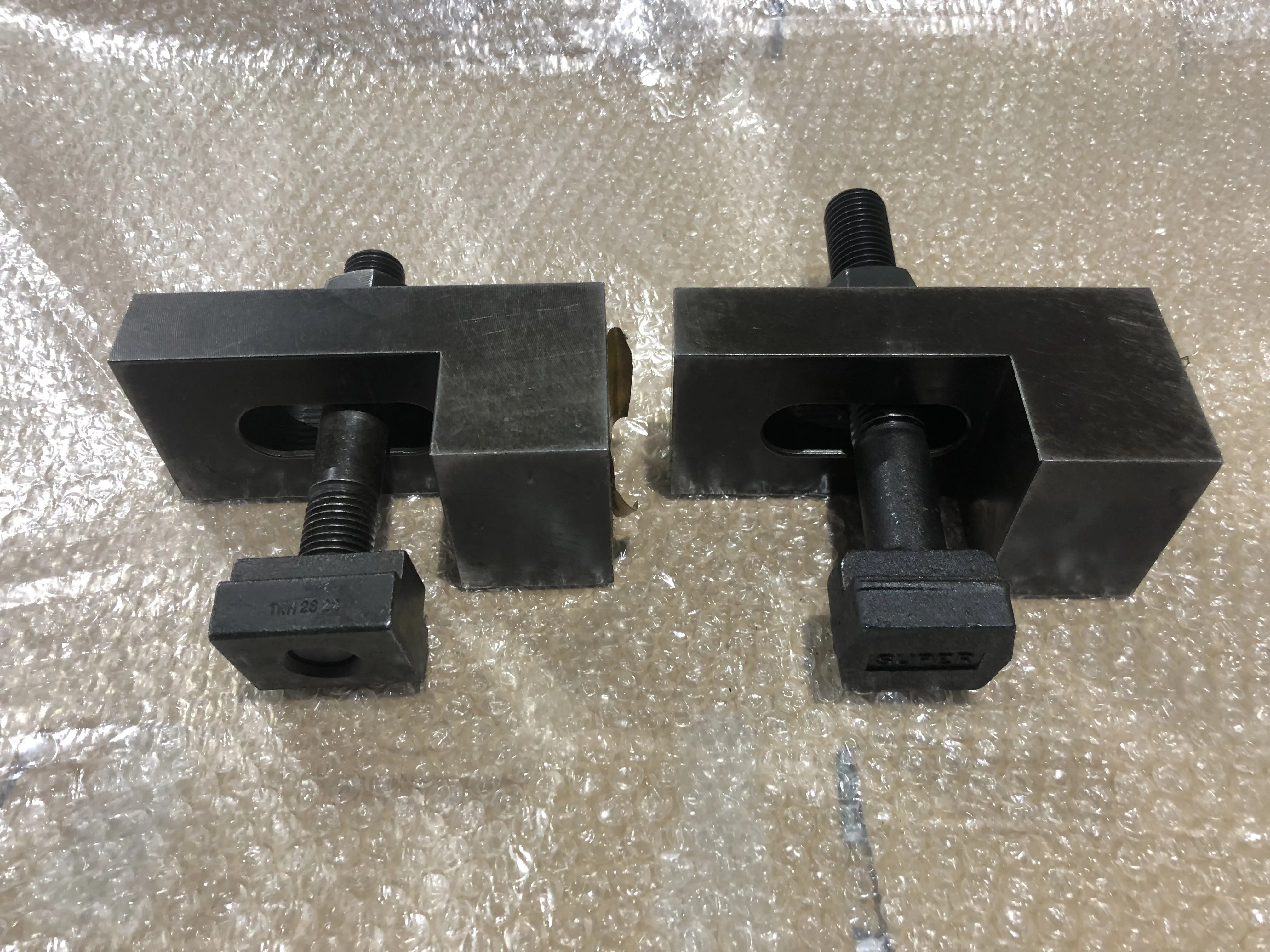 クランプ2個 サイズ：70x150x70(mm) / サイズ：70x150x70(mm) TJ250345