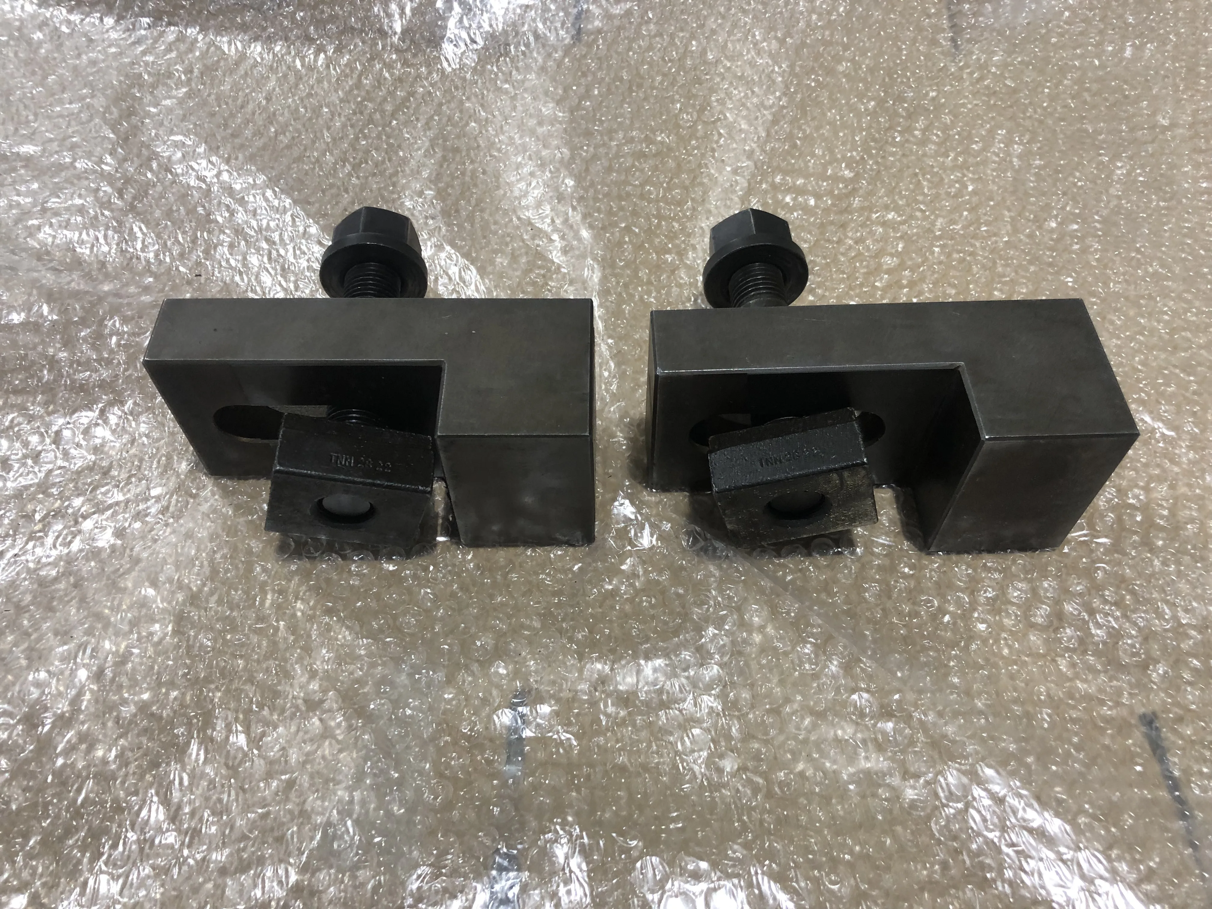 クランプ2個 サイズ：70x150x60(mm) / サイズ：70x150x60(mm) TJ250347