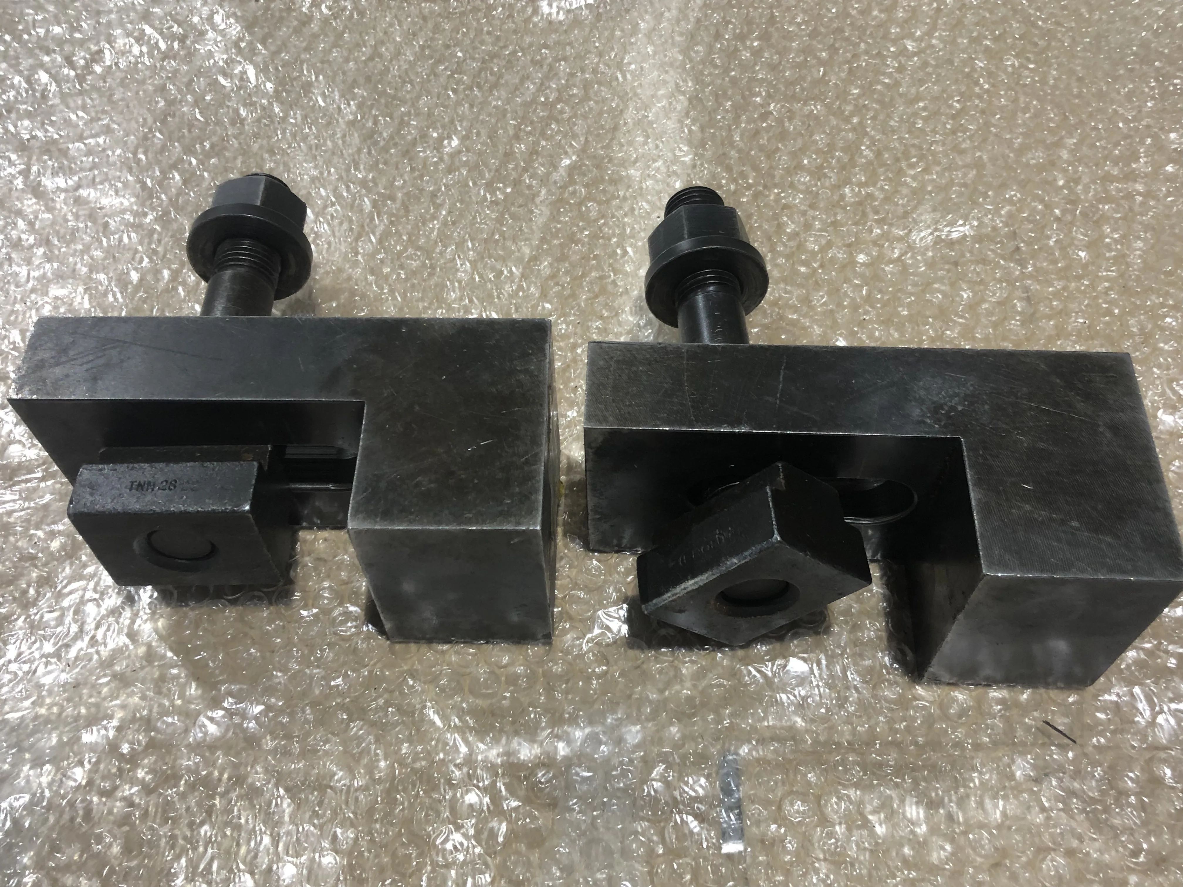 クランプ2個 サイズ：70x150x70(mm) / サイズ：70x150x70(mm) TJ250349