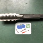 NTKカッティングツールズ タップ SKH2シリーズ 50ｘ8.0 / NTK CUTTING TOOLS Hand Tap SKH2シリーズ 50ｘ8.0 TL210010