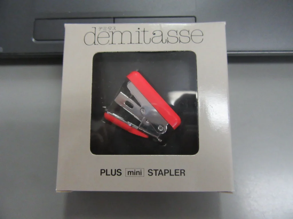 プラス 世界最小 ミニ ホッチキス デミタス 30-200 / PLUS PLUS Mini Stapler Demitasse 30-200 TM220116