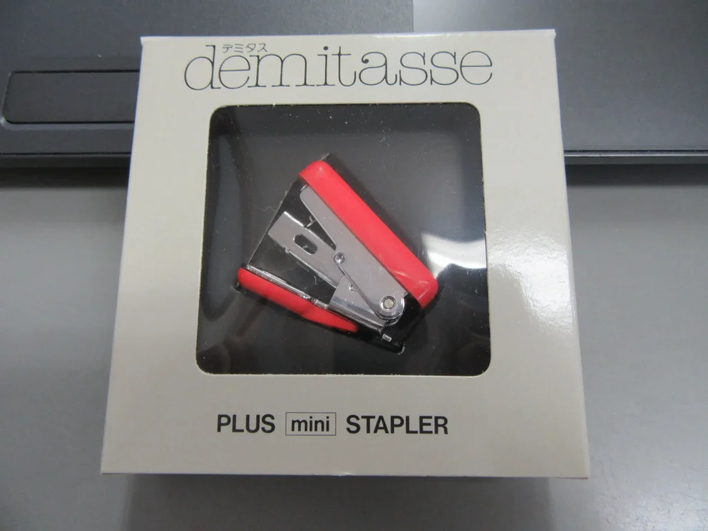 プラス 世界最小 ミニ ホッチキス デミタス 30-200 / PLUS PLUS Mini Stapler Demitasse 30-200 TM220118