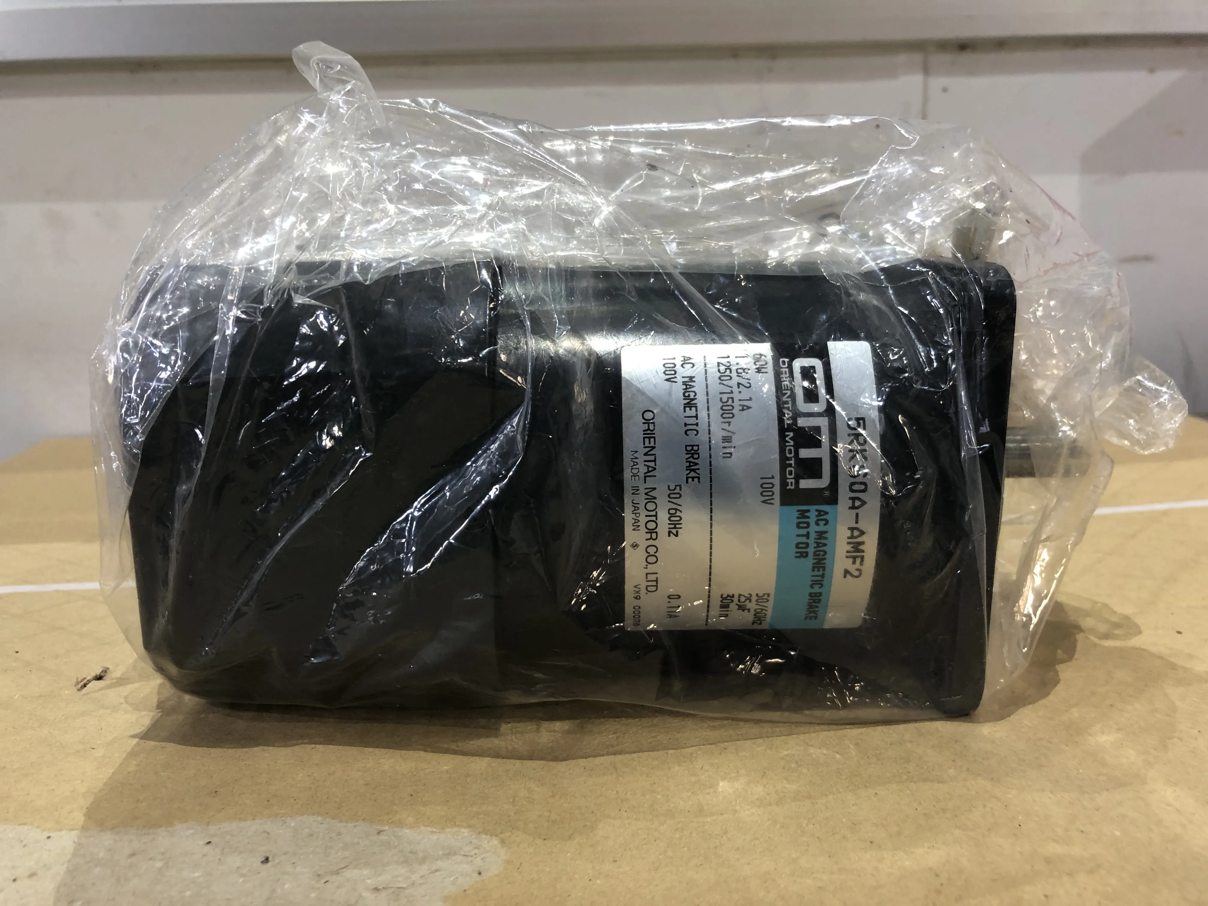 オリエンタルモーター AC電磁ブレーキ付モーター 5RK60A-AMF2 / ORIENTAL MOTOR (OM) 5RK60A-AMF2 TM240037