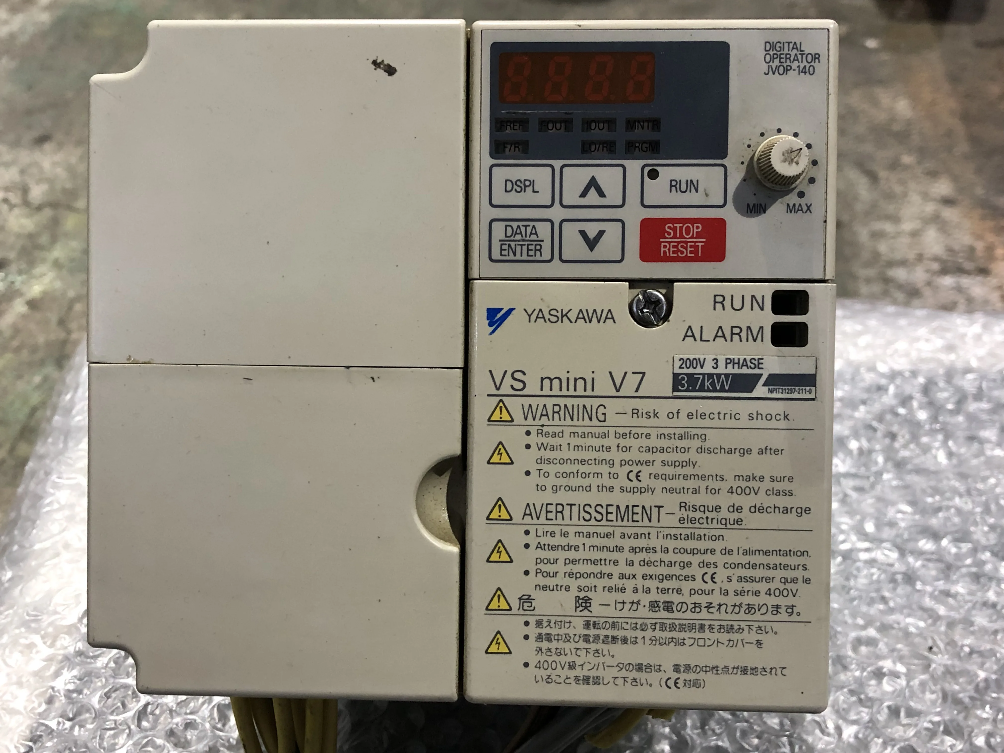 安川電機 インバータ CIMR-V7AA23P7 / YASKAWA ELECTRIC Inverter CIMR-V7AA23P7 TP230197