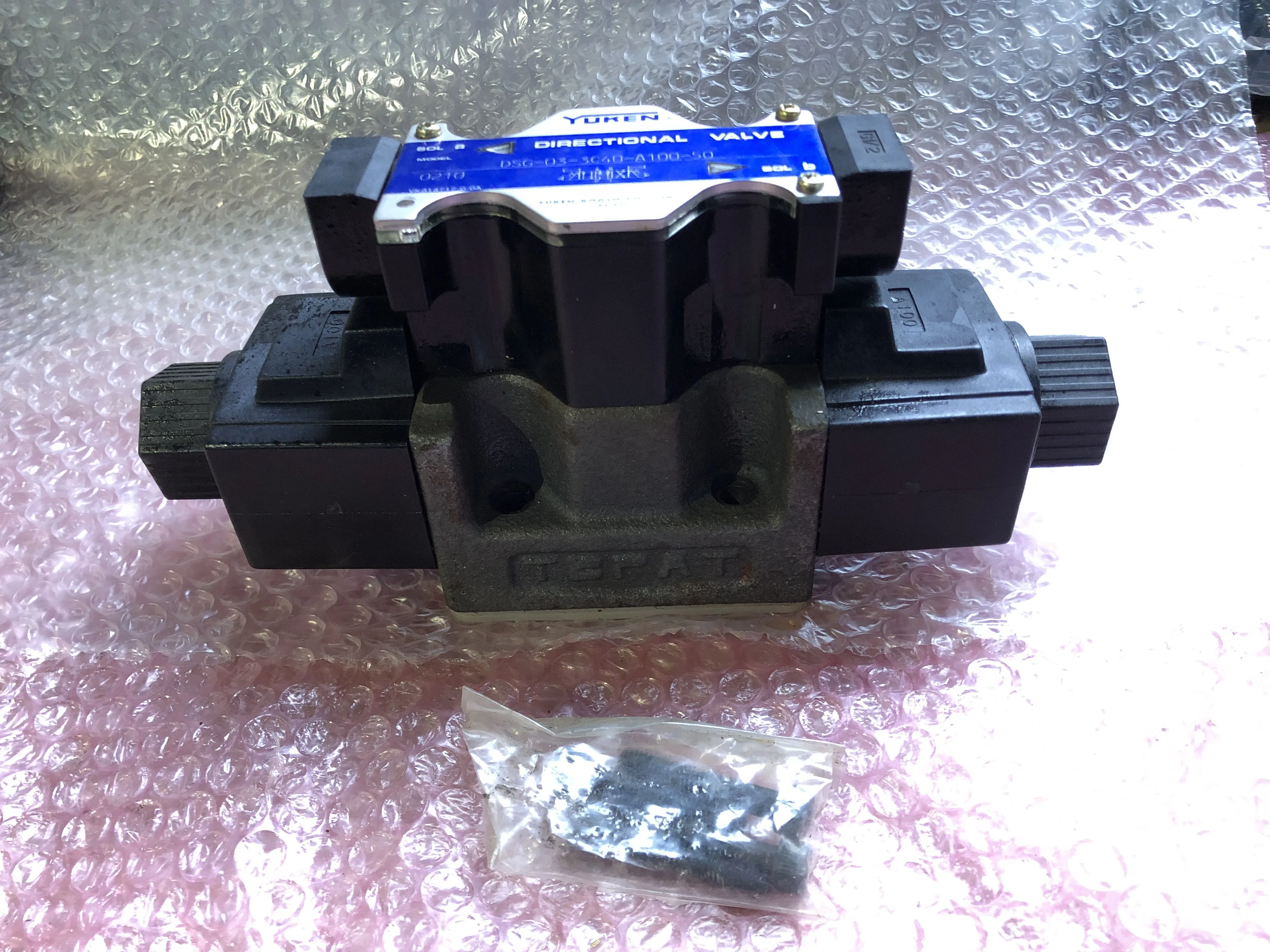 油研工業 電磁切換弁 DSG-03-3C40-A100-50 / YUKEN KOUGYO DSG-03-3C40-A100-50 TP250030