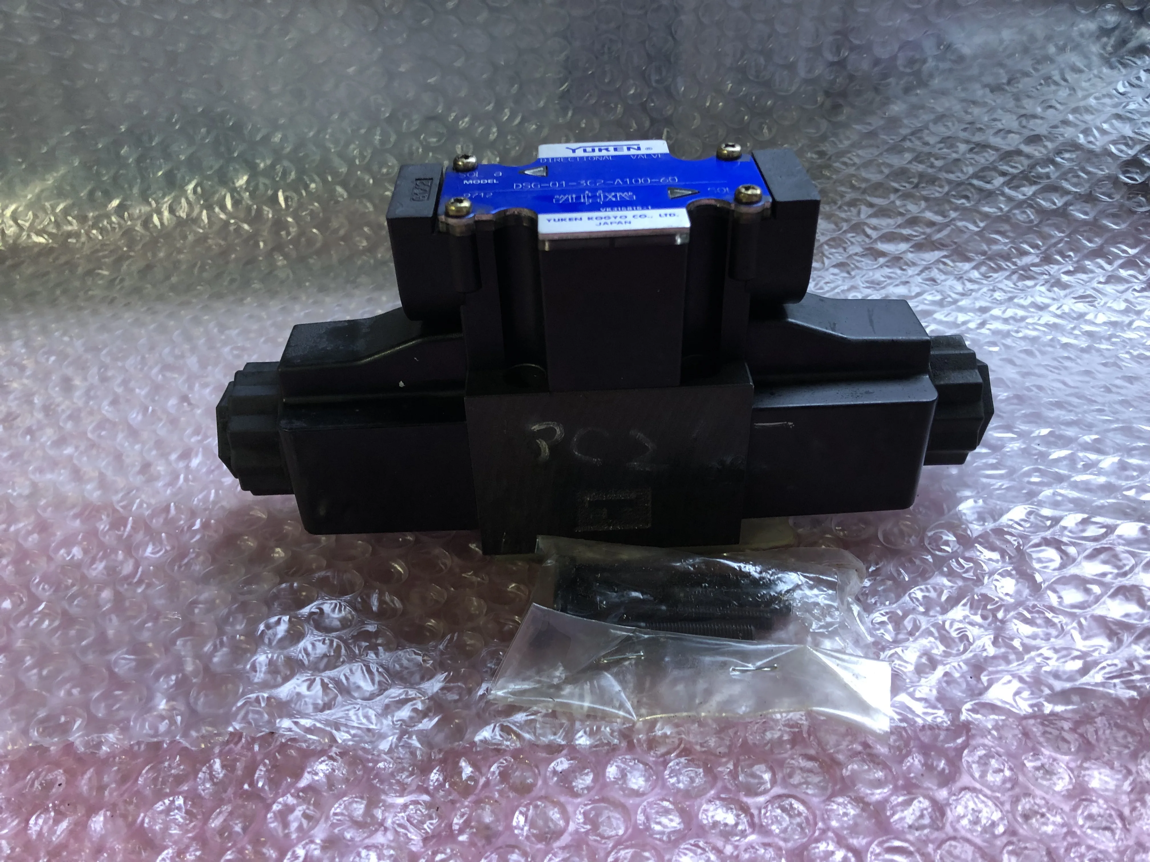 油研工業 電磁切換弁 DSG-01-3C2-A100-60 / YUKEN KOUGYO DSG-01-3C2-A100-60 TP250032