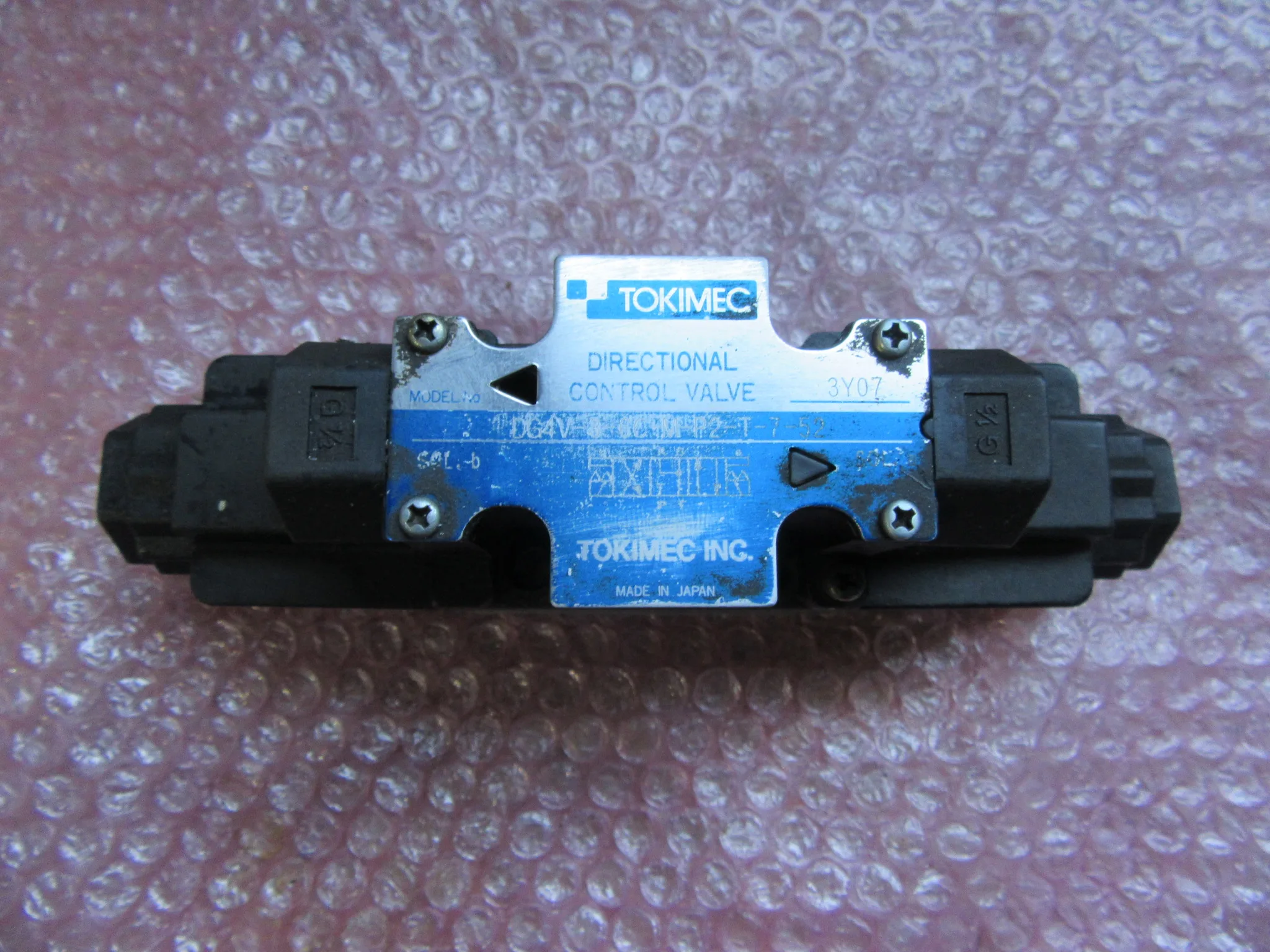 東京計器 電磁切替弁 DG4V-3-60-M-P2-T-7-52 / TOKYO KEIKI｜トキメック TOKIMEC DG4V-3-60-M-P2-T-7-52 TP250037