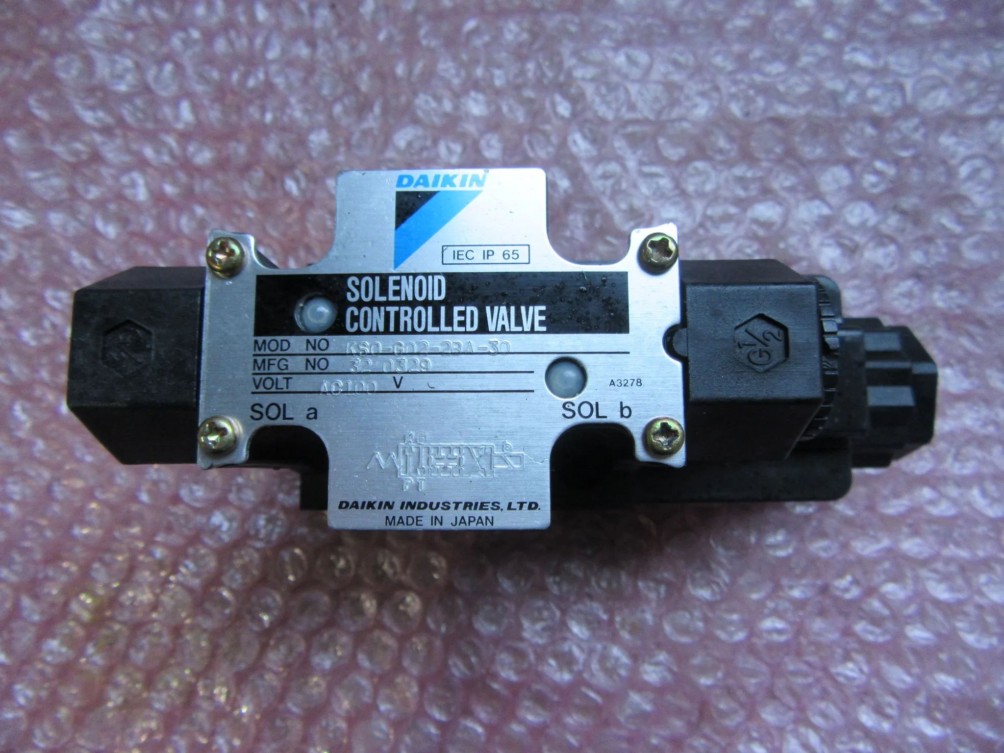 ダイキン工業 電磁切替弁 KSO-G02-2BA-30 / DAIKIN INDUSTRIES KSO-G02-2BA-30 TP250040