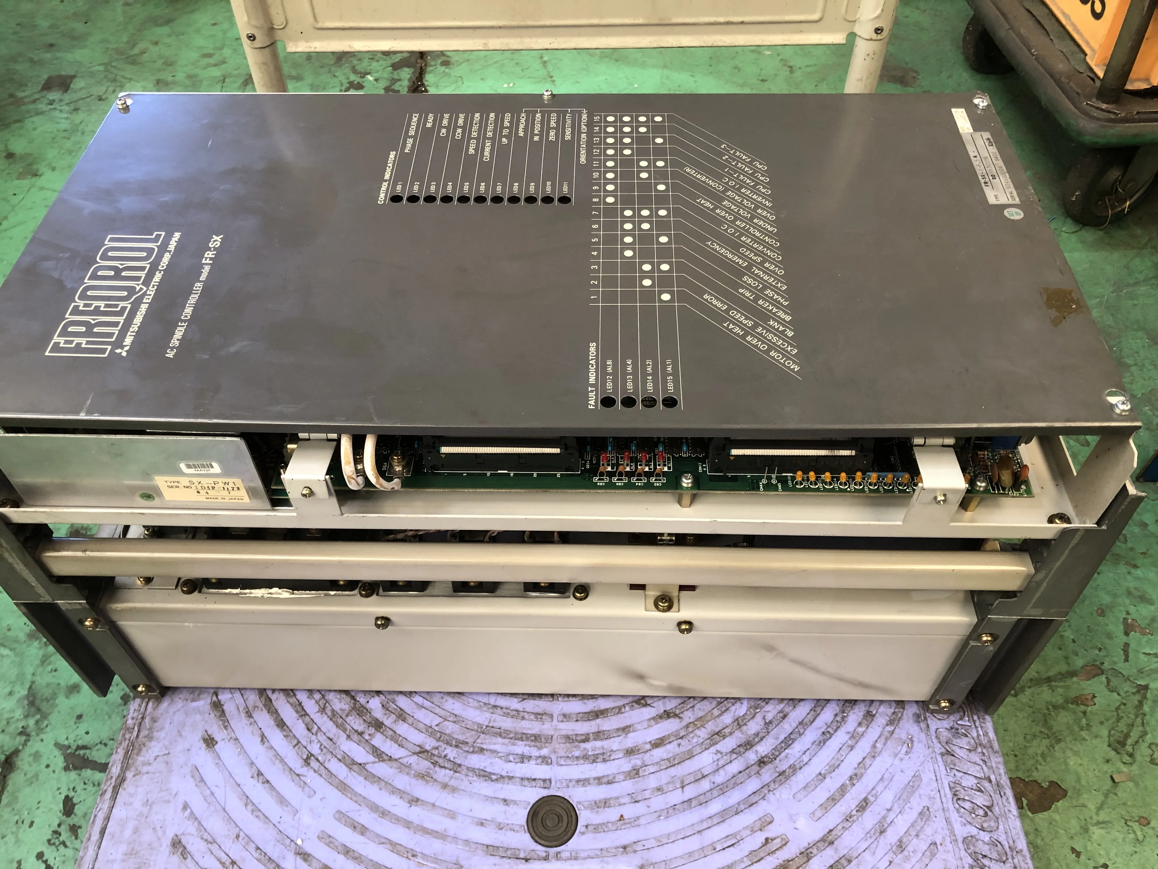 三菱マテリアル AC SPINDLE CONTROLLER FR-SX 2-5.5K / MITSUBISHI MATERIALS FR-SX 2-5.5K TP250100