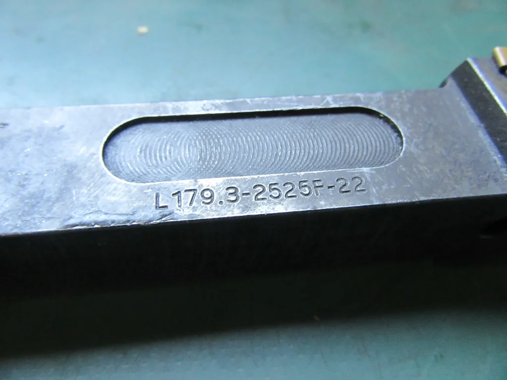 バイトホルダー L179.3-2525F-22 / Turning Tool L179.3-2525F-22 TQ210004