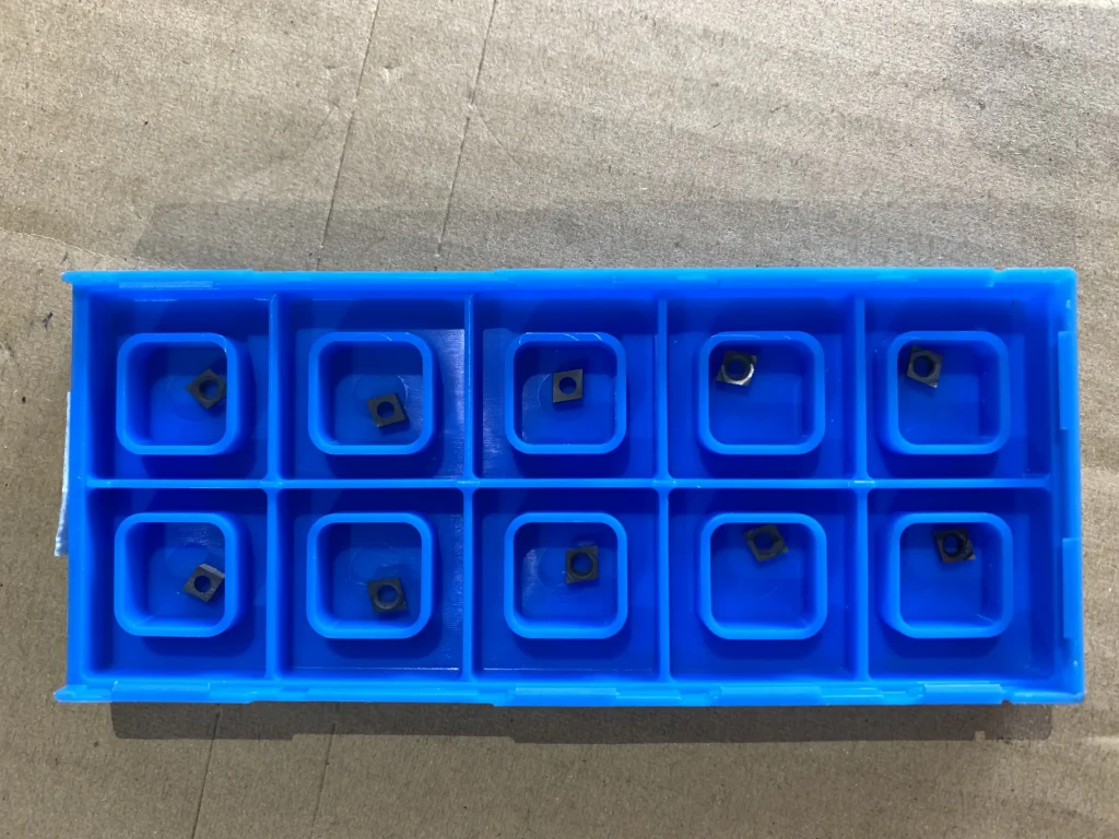 京セラ チップ CCGT030102L-F KW10 / KYOCERA Insert CCGT030102L-F KW10 TQ220126