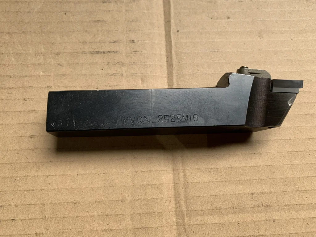 タンガロイ/東芝タンガロイ 外径用ホルダー MVQNL 2525M16 / TUNGALOY External Turning Tool Holder MVQNL 2525M16 TQ220186