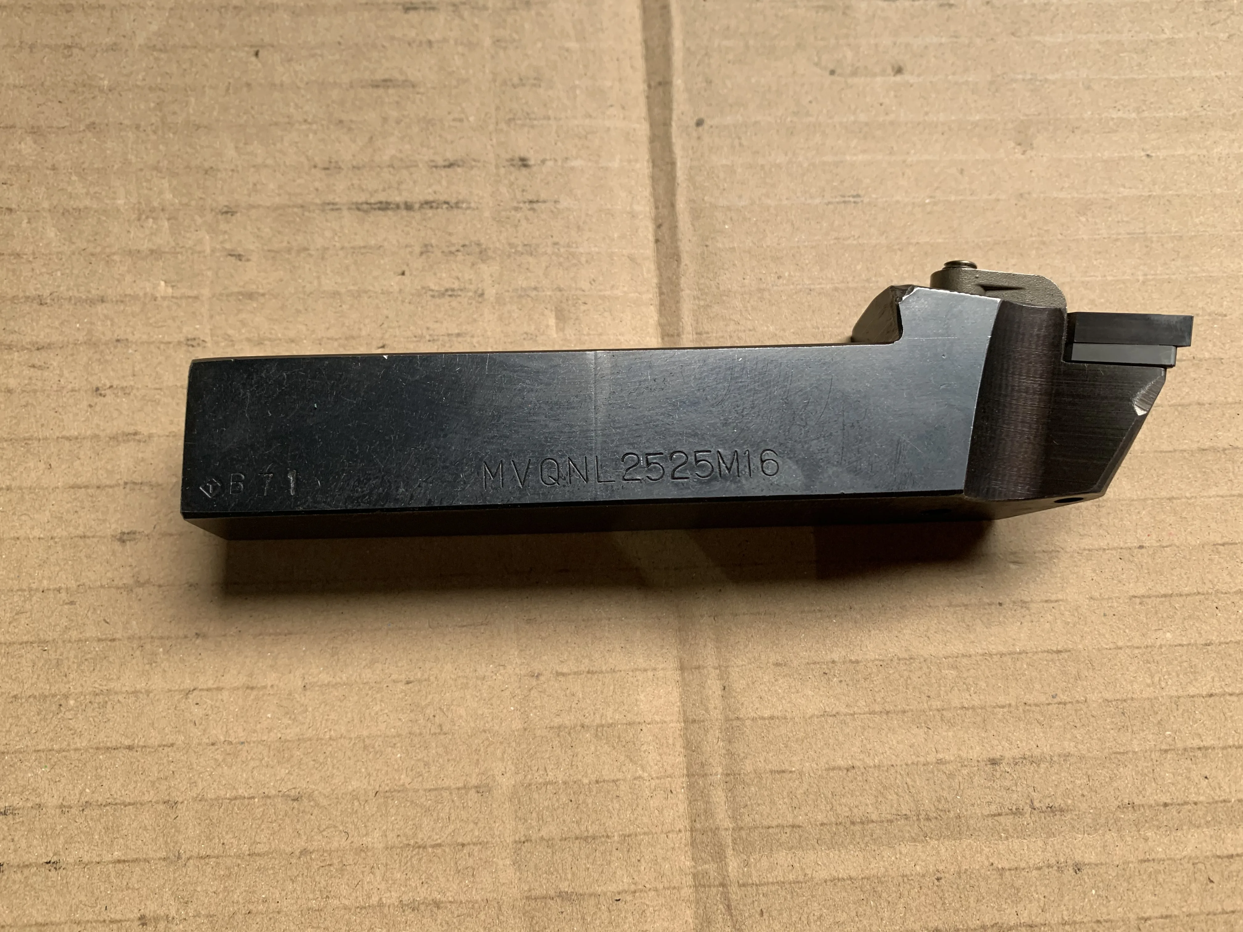 タンガロイ/東芝タンガロイ 外径用ホルダー MVQNL 2525M16 / TUNGALOY External Turning Tool Holder MVQNL 2525M16 TQ220186