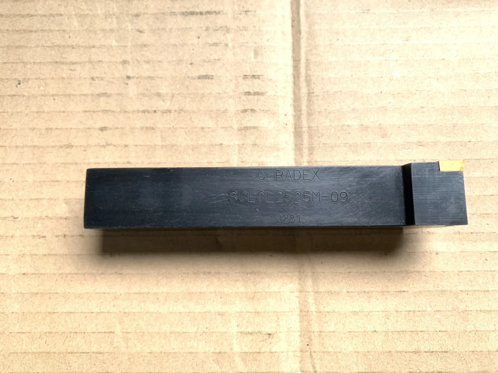 京セラ 外径用ホルダー SCLCL 2525M-09 / KYOCERA External Turning Tool Holder SCLCL 2525M-09 TQ220188