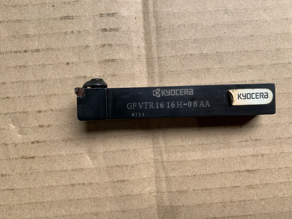 京セラ 外径用ホルダー GEVTR 1616H-08A / KYOCERA External Turning Tool Holder GEVTR 1616H-08A TQ220197