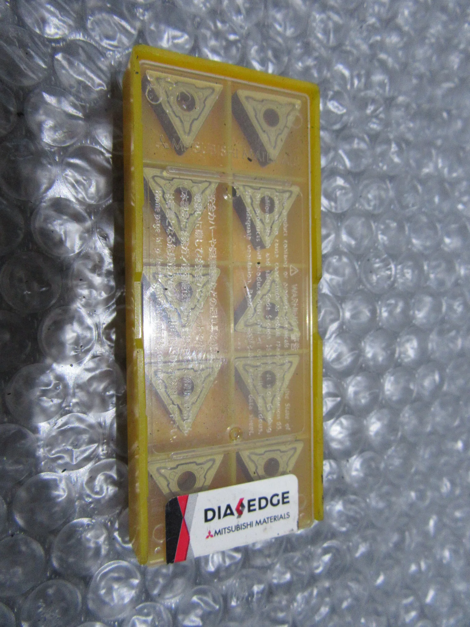 三菱マテリアル チップ TNMG160408-RP(UE6105) / MITSUBISHI MATERIALS Insert TNMG160408-RP(UE6105) TQ230130