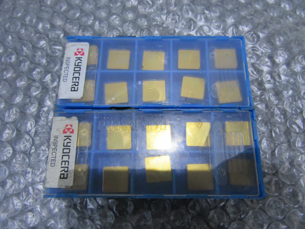 京セラ チップ2個 SNGN120708(A66N) / KYOCERA Insert 2pcs SNGN120708(A66N) TQ230132
