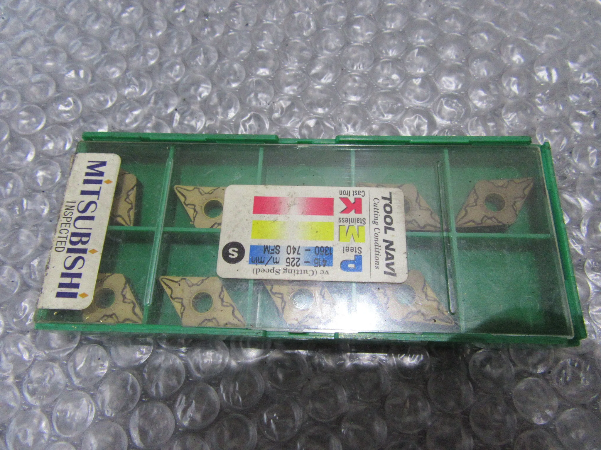 三菱マテリアル チップ DNMG150408-SHUE6105 / MITSUBISHI MATERIALS Insert DNMG150408-SHUE6105 TQ230164