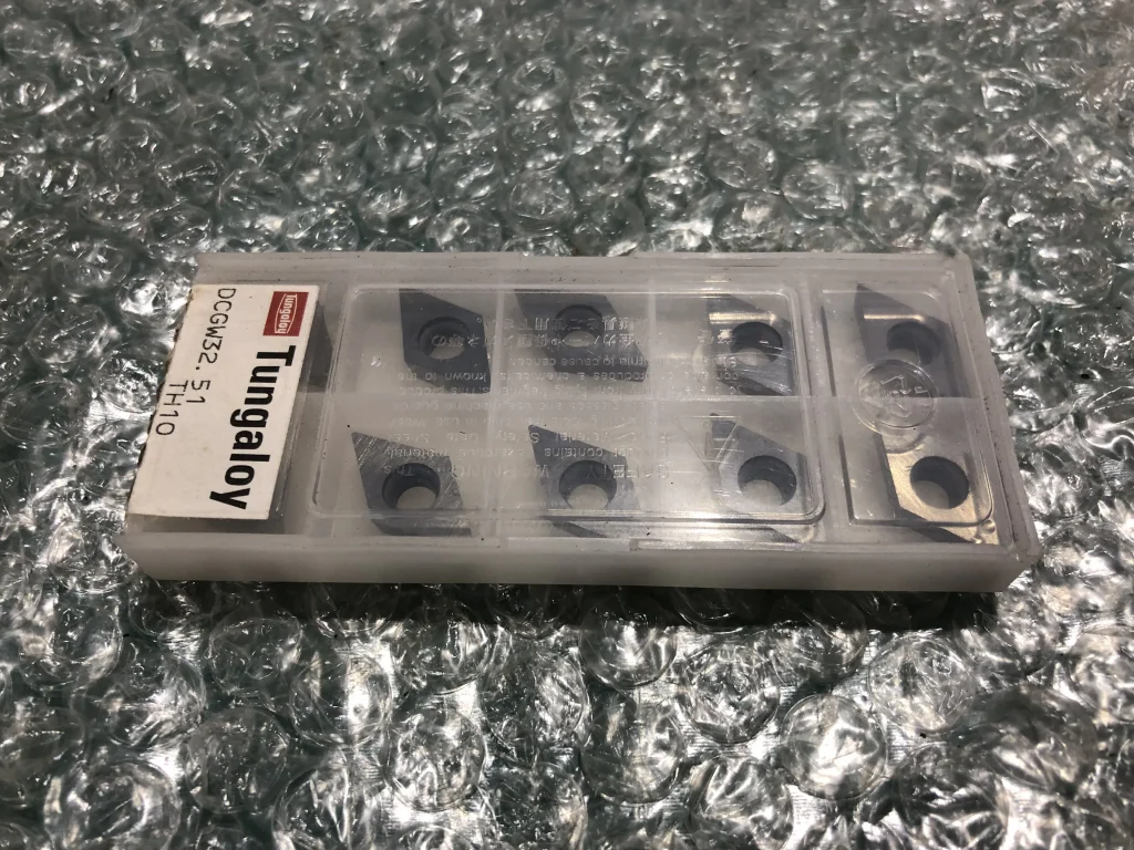 タンガロイ/東芝タンガロイ チップ DCGW32.51 TH10 DCGW11T304 TH10 / TUNGALOY DCGW32.51 TH10 DCGW11T304 TH10 TQ250047