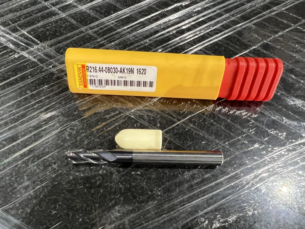 SANDVIK/サンドビック コロミルプルーラ R216.44-08030-AK19N 1620 / SANDVIK CoroMill Plura 4-Flute Ball End Mill R216.44-08030-AK19N 1620 TR220036