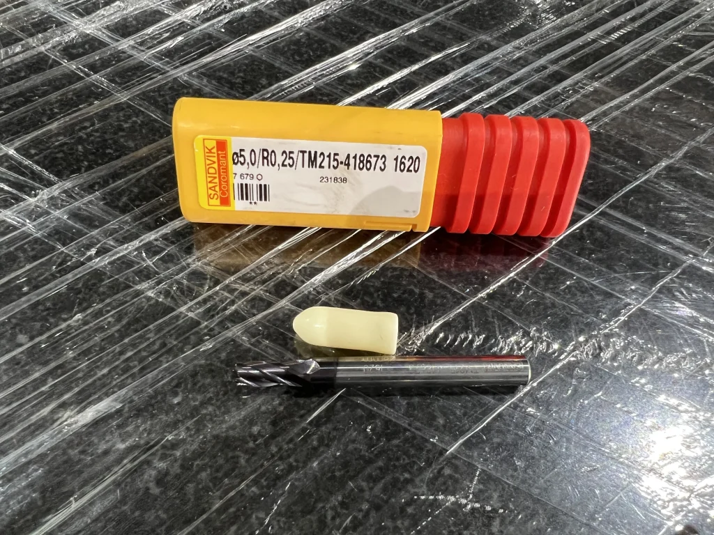 SANDVIK/サンドビック コロミルプルーラ TM215-418673 1620 / SANDVIK CoroMill Plura 4-Flute Radius End Mill TM215-418673 1620 TR220037