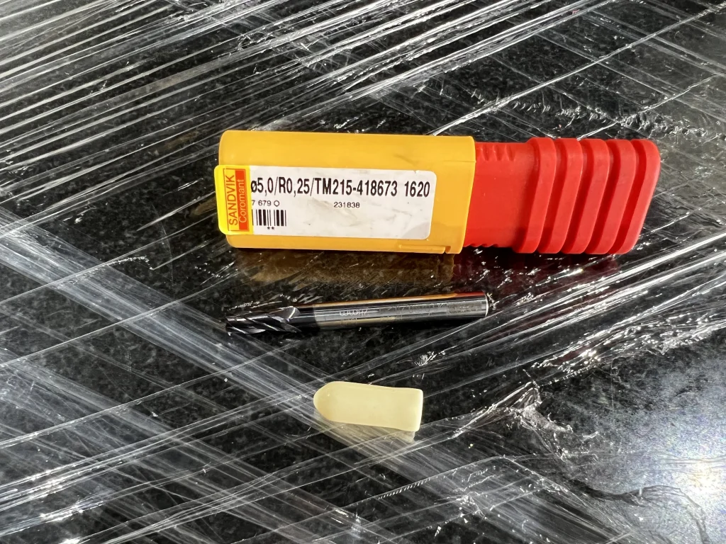 SANDVIK/サンドビック コロミルプルーラ TM215-418673 1620 / SANDVIK CoroMill Plura 4-Flute Radius End Mill TM215-418673 1620 TR220044