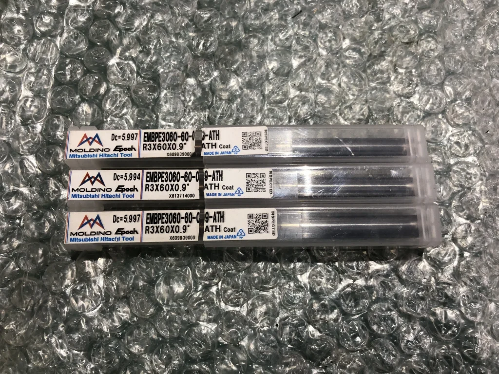三菱日立ツール 3枚刃ロングネックボールエンドミル R3x60x0.9°（3本） / MITSUBISHI HITACHI TOOL R3x60x0.9°（3本） TR250090