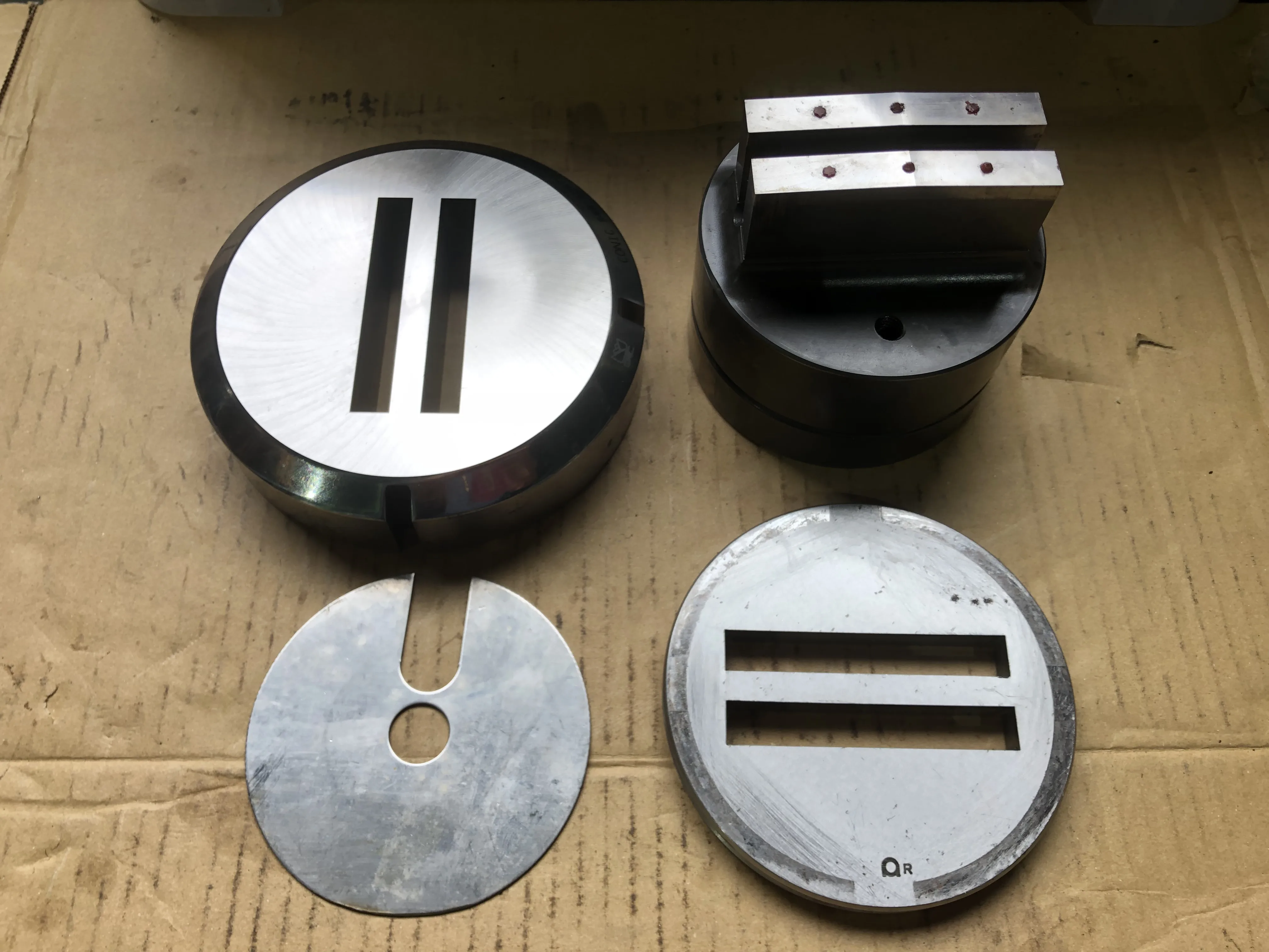 コニック タレパン金型 パンチ：2835394/ダイ:10x70-2レン C=0.2 / CONIC Turret Punch & Die Set パンチ：2835394/ダイ:10x70-2レン C=0.2 TS230222