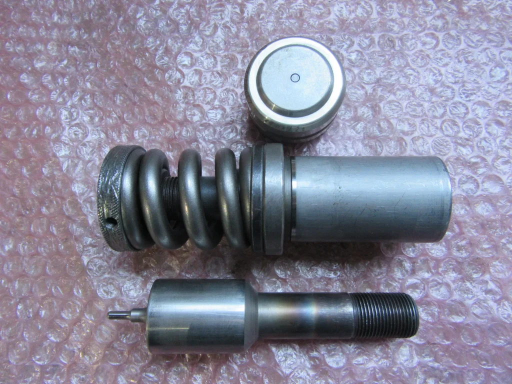 アマダ タレパン金型セット ダイ=4.0x1.2t パンチ=4.0x1.2t ボディ=4.0x1.2t / AMADA Turret Punch & Die Set ダイ=4.0x1.2t パンチ=4.0x1.2t ボディ=4.0x1.2t TS230295