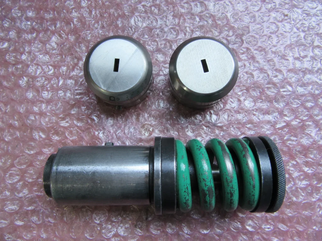 アマダ タレパン金型（ショート/セット） ダイ：3.2ｘ9.2（２個） パンチ：3.0ｘ9.0 / AMADA Turret Punch & Die Set (Short) ダイ：3.2ｘ9.2（２個） パンチ：3.0ｘ9.0 TS230320