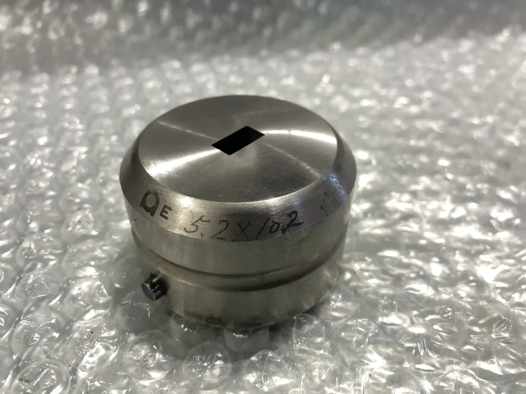 アマダ タレパン金型 パンチ＆ダイセット（ショート） ダイ：5.2x10.2 パンチ：5.0x10.0 / AMADA ダイ：5.2x10.2 パンチ：5.0x10.0 TS240006