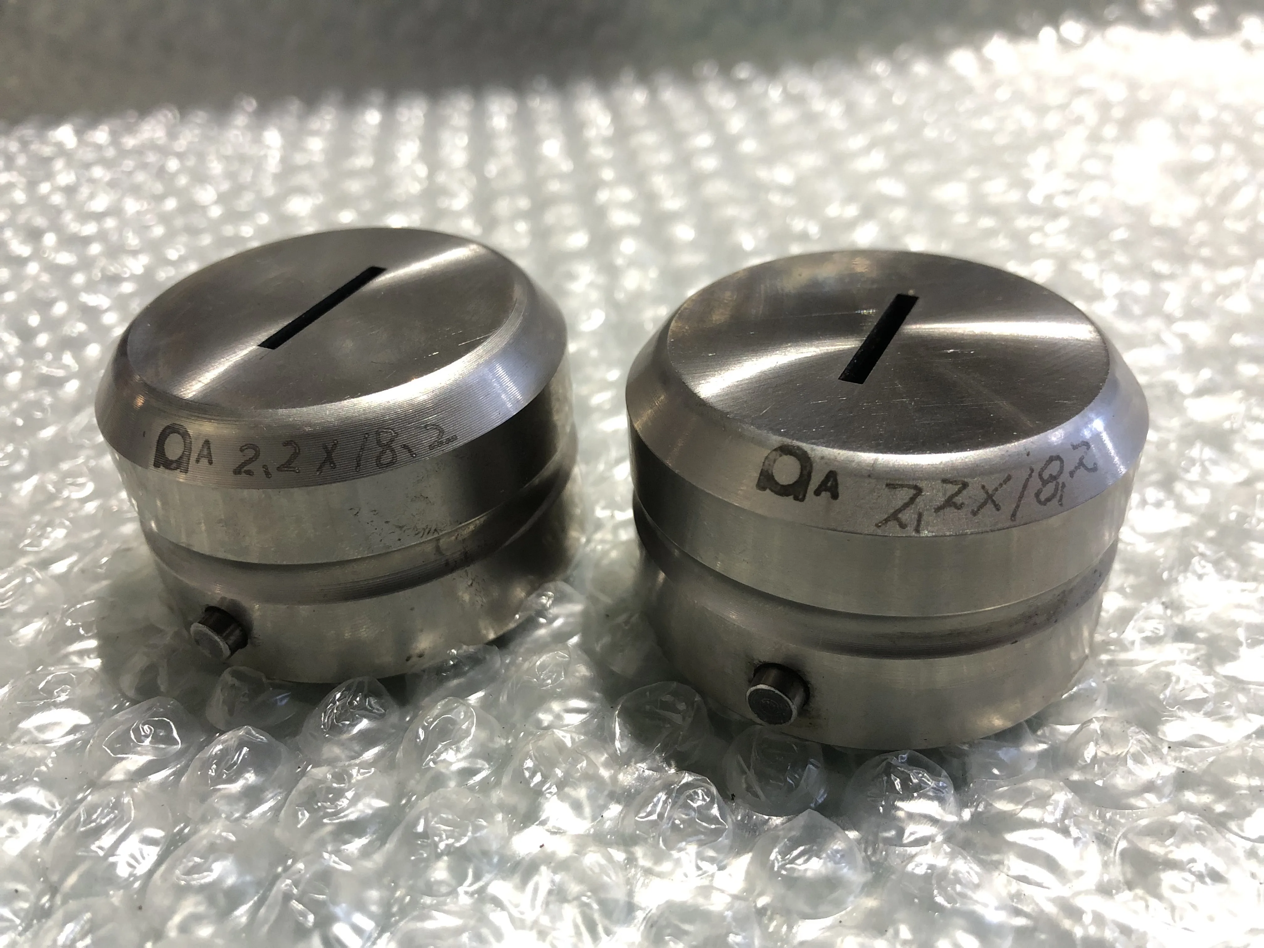 アマダ タレパン金型 パンチ＆ダイセット（ショート） ダイ：2.2x18.2 （2個） パンチ：2.0x18.0 / AMADA ダイ：2.2x18.2 （2個） パンチ：2.0x18.0 TS240008