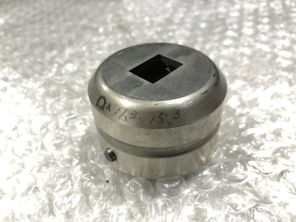 アマダ タレパン金型 パンチ＆ダイセット（ショート） ダイ：11.3x15.3 パンチ：11.0x15.0 / AMADA ダイ：11.3x15.3 パンチ：11.0x15.0 TS240022