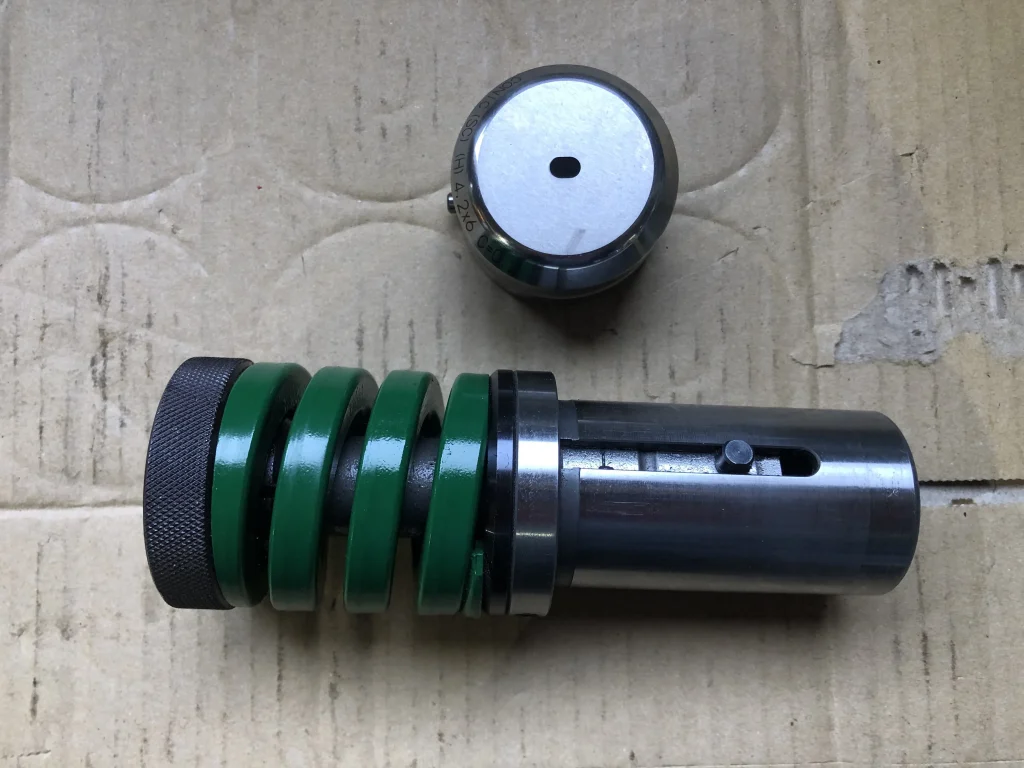 コニック タレパン金型 パンチ＆ダイセット（ショート） パンチ+ダイ：φ4.2x6,C=0.2 / CONIC パンチ+ダイ：φ4.2x6,C=0.2 TS240096