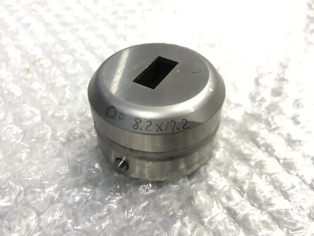 アマダ タレパン金型 パンチ＆ダイセット（ショート） ダイ：8.2x17.2 パンチ：8.0x17.0 / AMADA ダイ：8.2x17.2 パンチ：8.0x17.0 TS240116