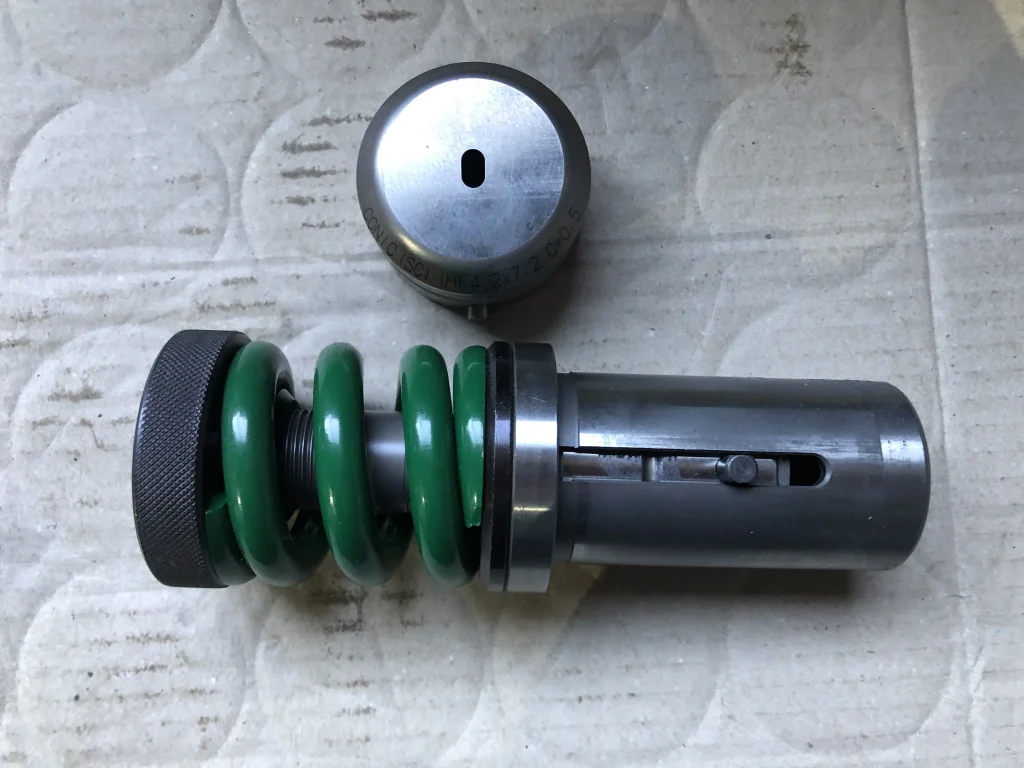 コニック タレパン金型 パンチ＆ダイセット ダイ+パンチ：4.2x7.2 ,C=0.5 / CONIC ダイ+パンチ：4.2x7.2 ,C=0.5 TS240138