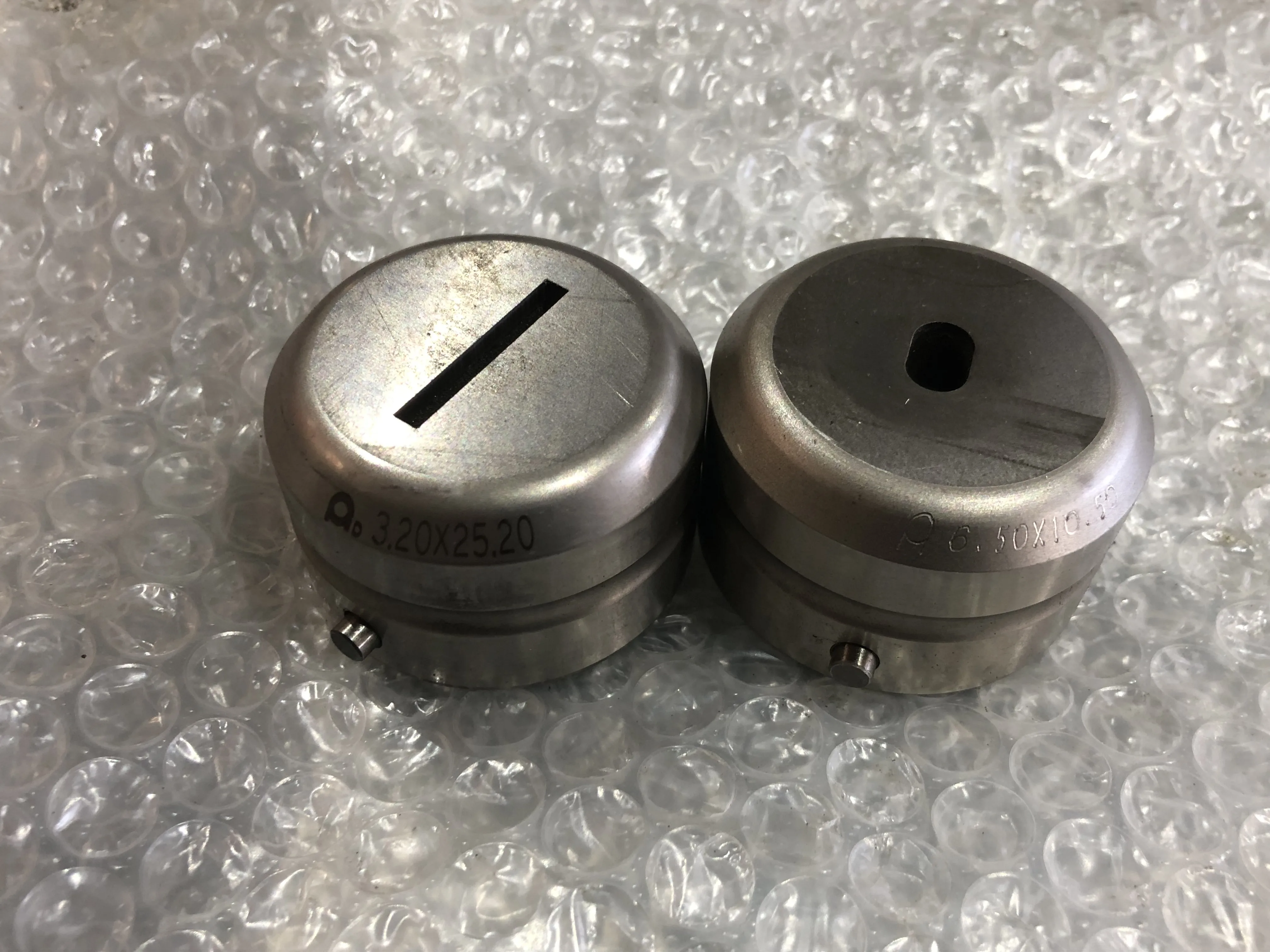 アマダ タレパン金型 ダイ 2個 ①3.20x25.20②6.50x10.50 / AMADA ①3.20x25.20②6.50x10.50 TS240166